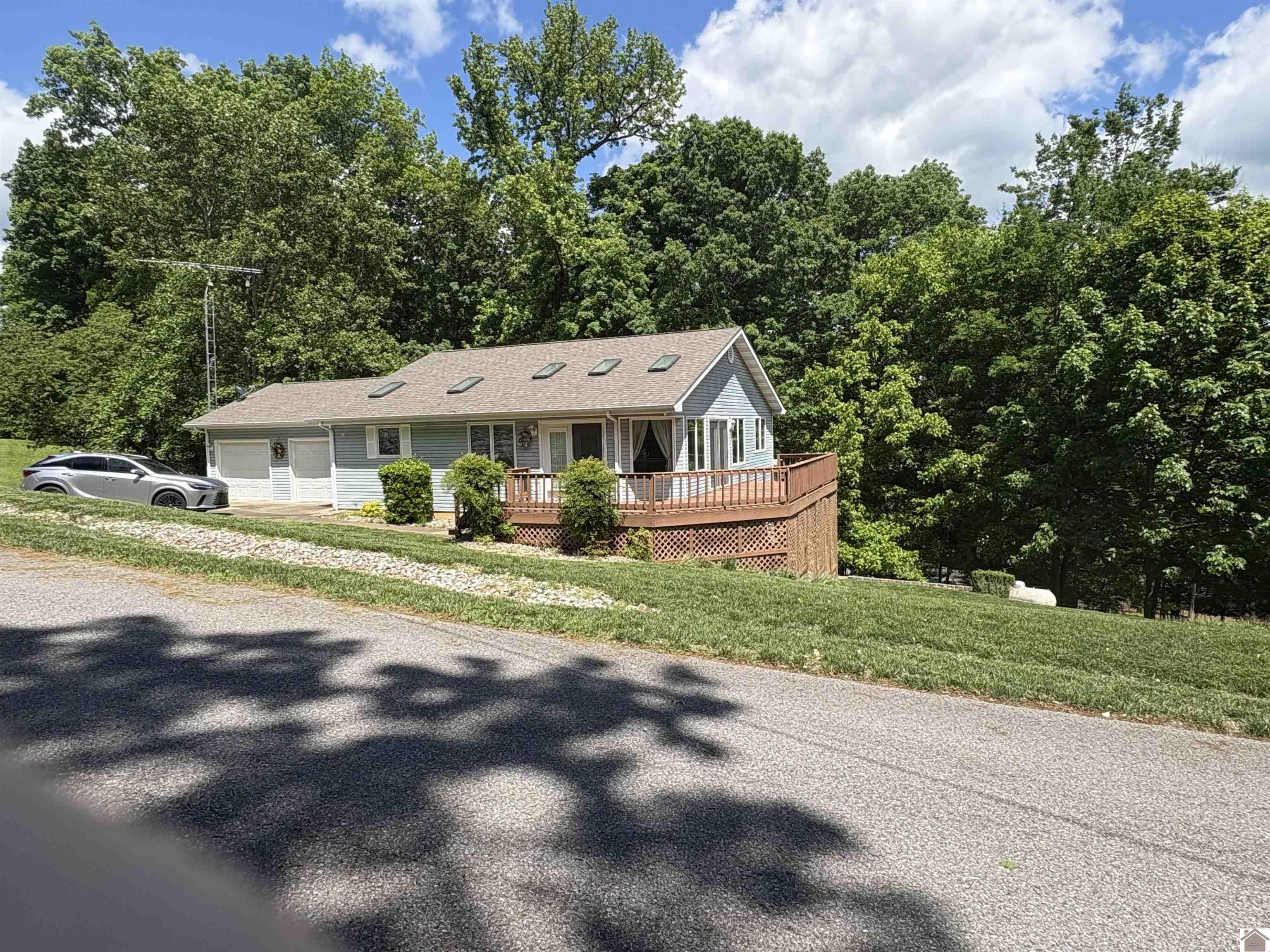 333 Richmond Property Photo 2