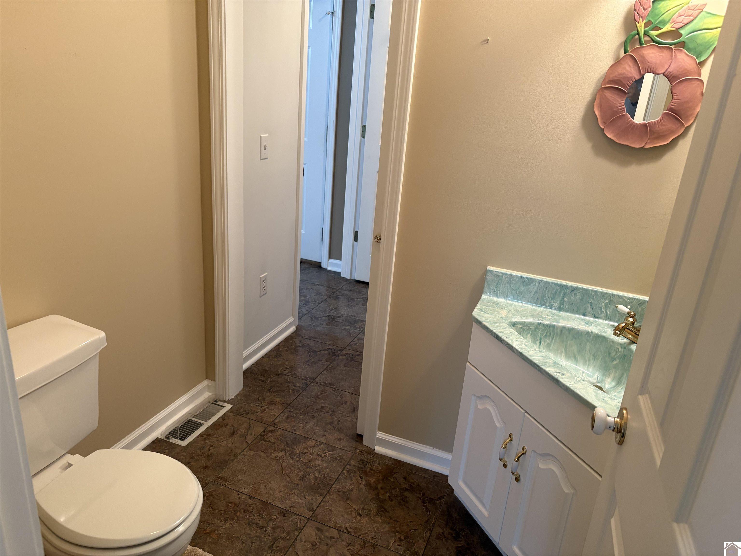 333 Richmond Property Photo 15
