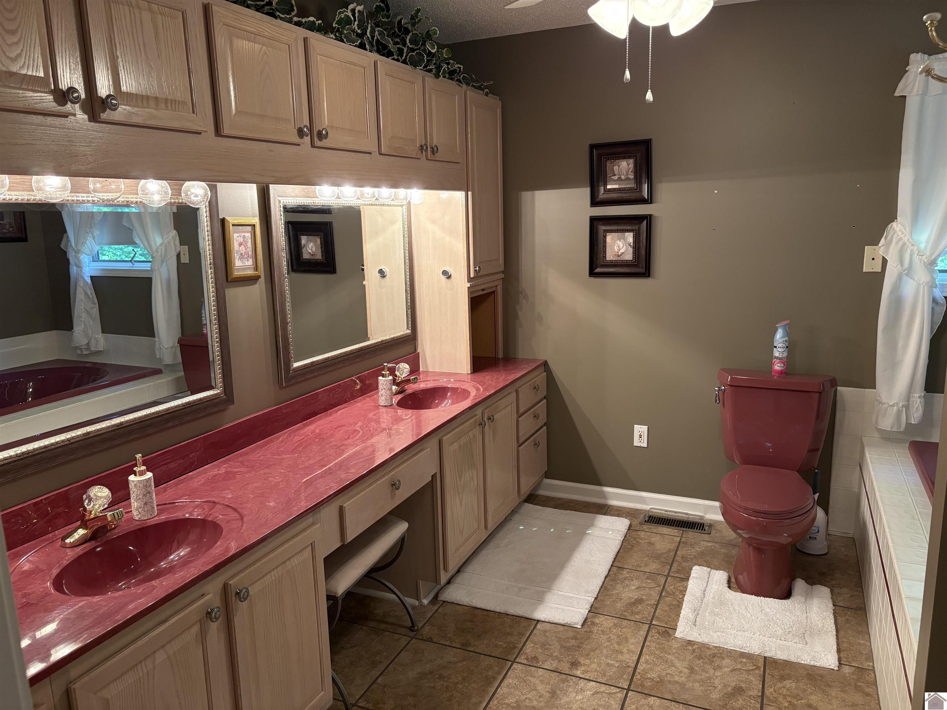 333 Richmond Property Photo 18