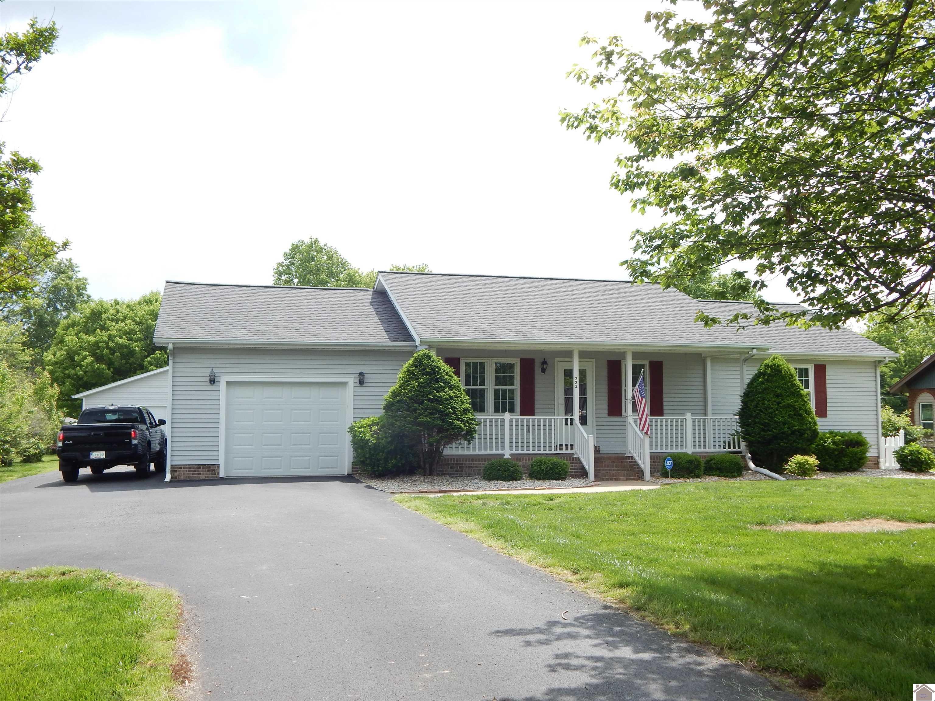 222 Ash St Property Photo 1