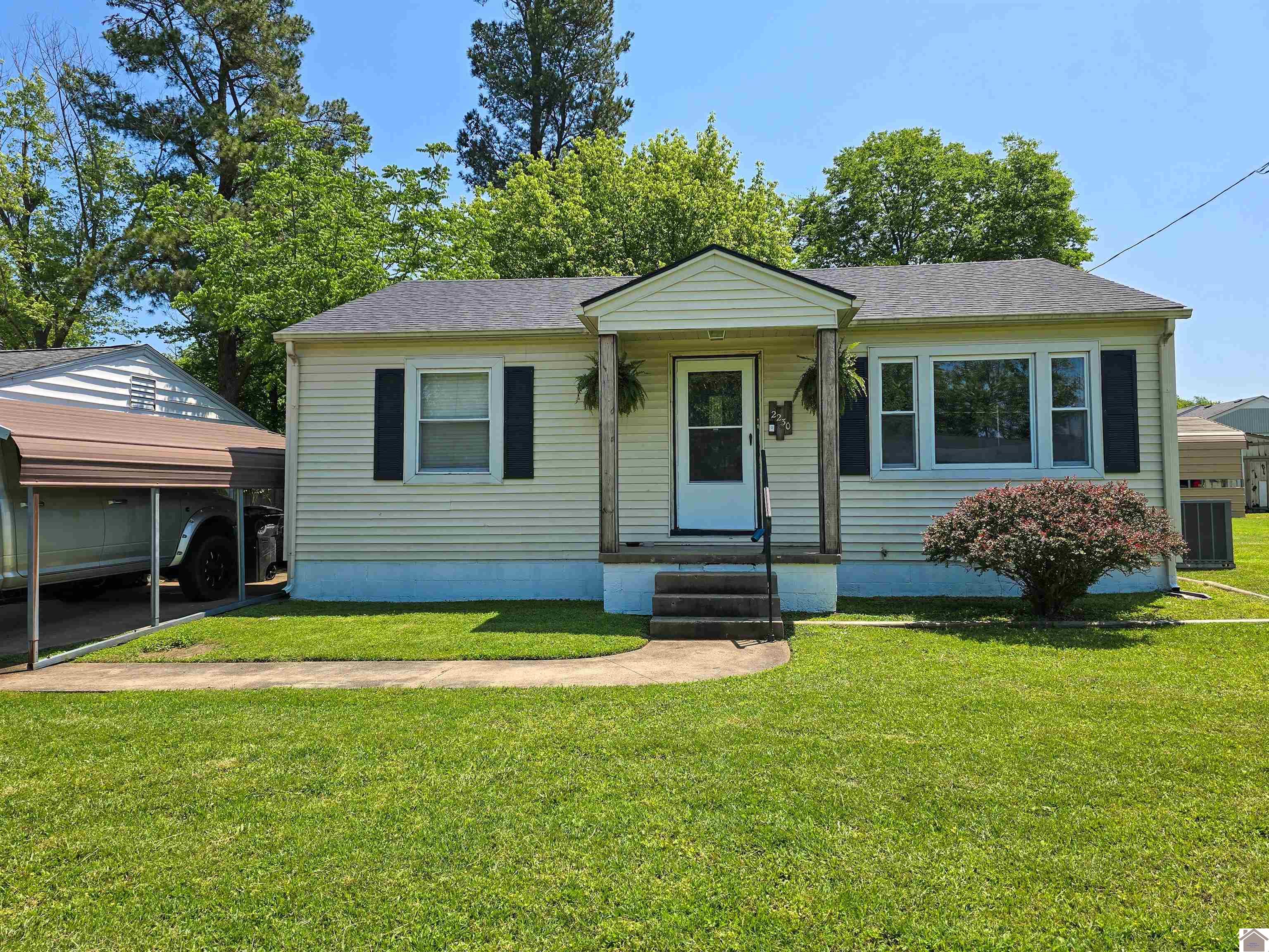 2230 Seneca Ln Property Photo 1