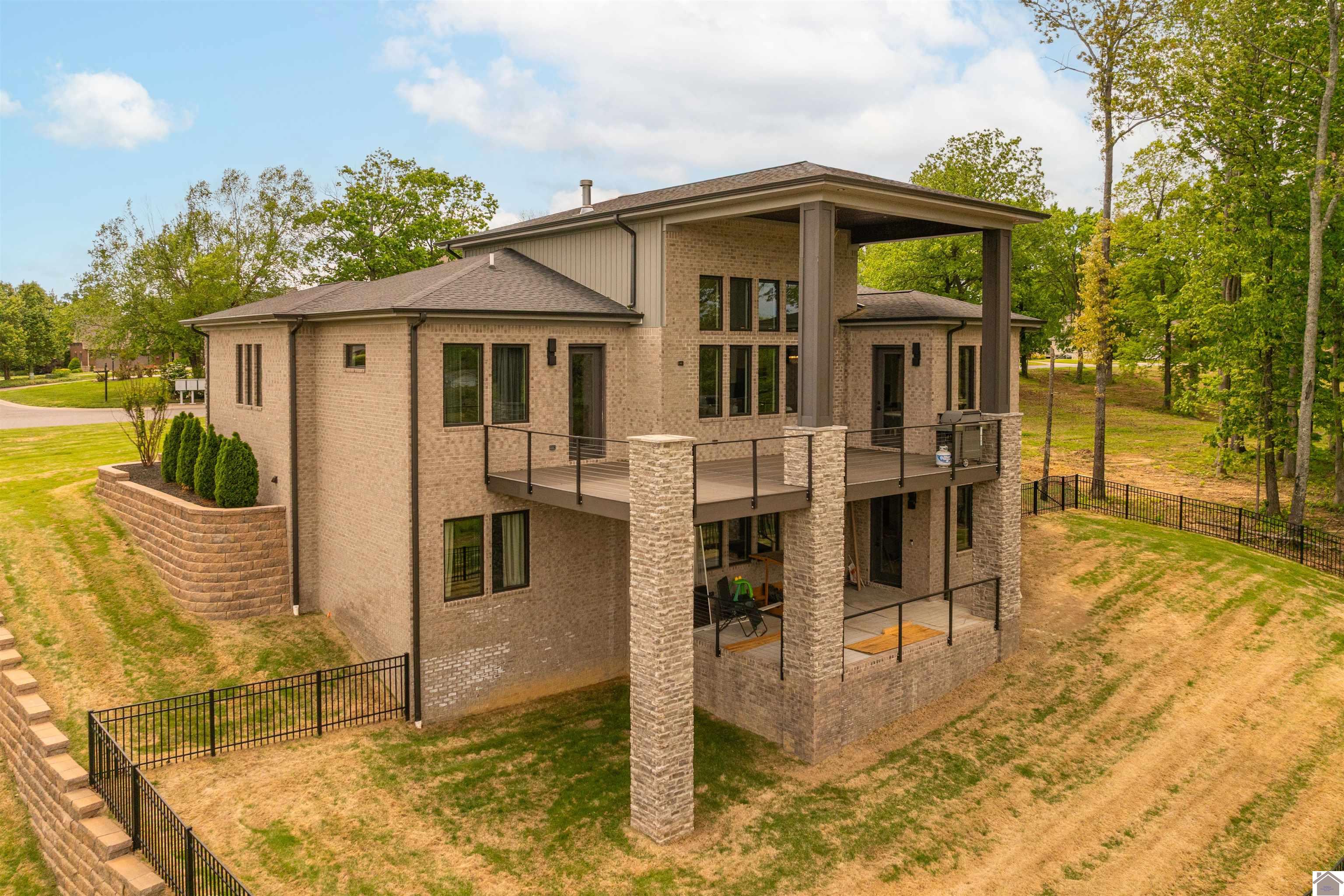 Picture of 390 Forest Ridge