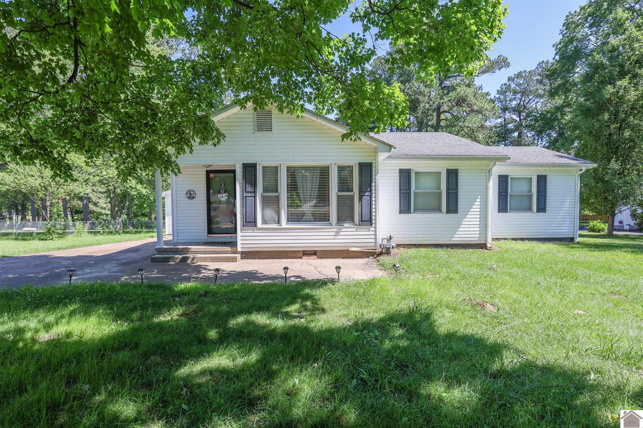 157 Calvert Dr Property Photo 1