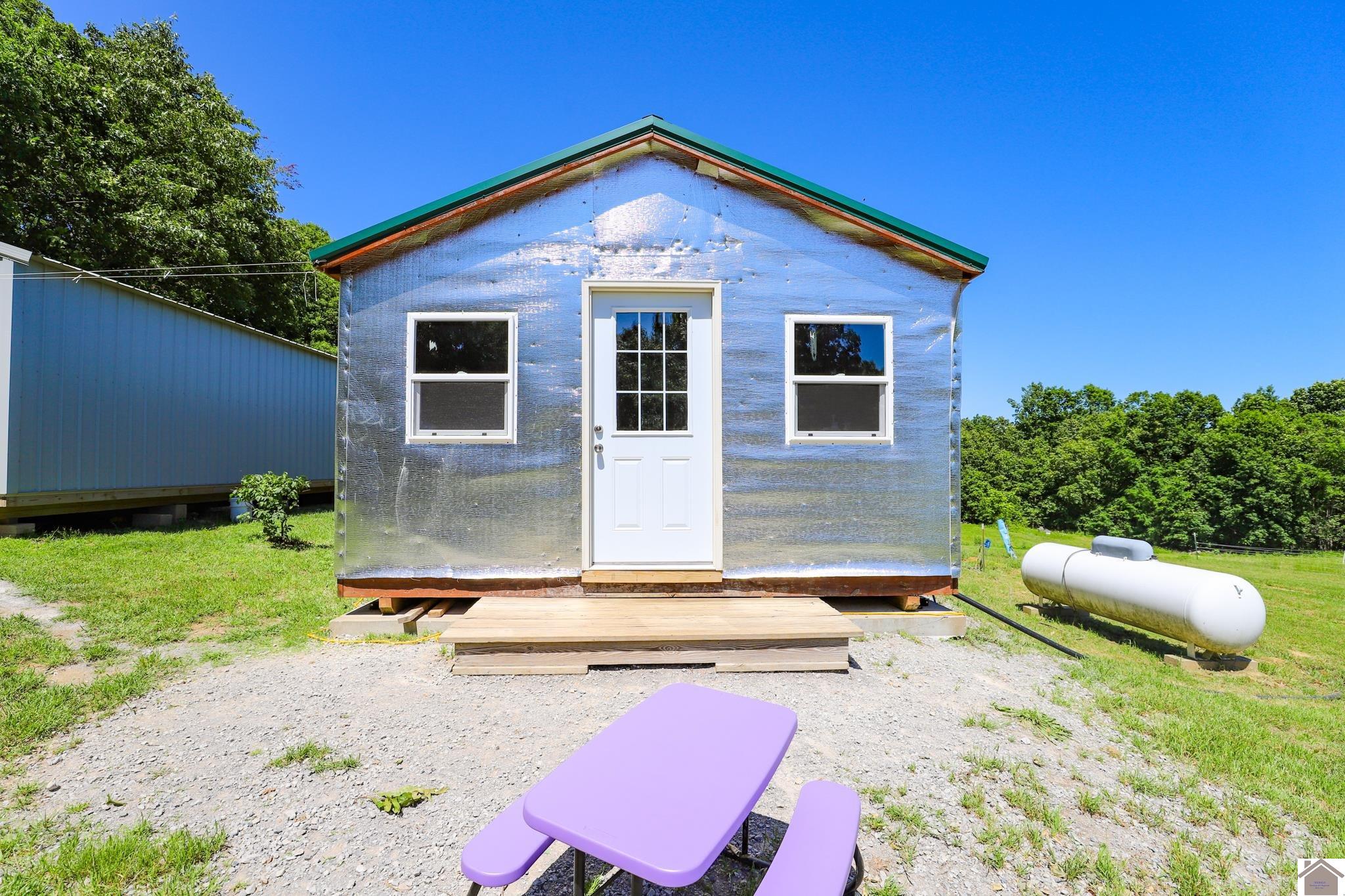 869 Cave Springs Rd Property Photo 1