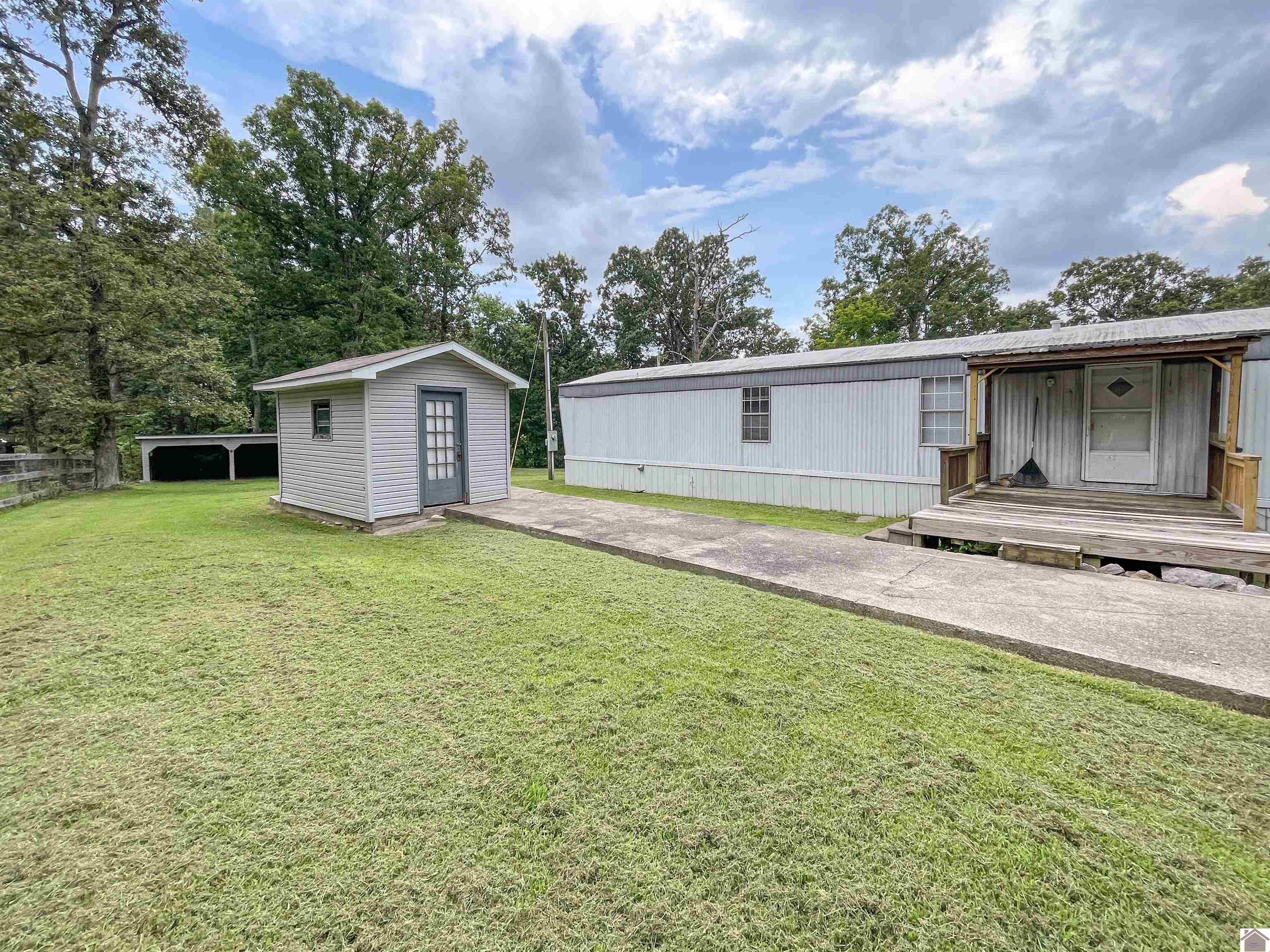 651 Ky 810 S Property Photo 27