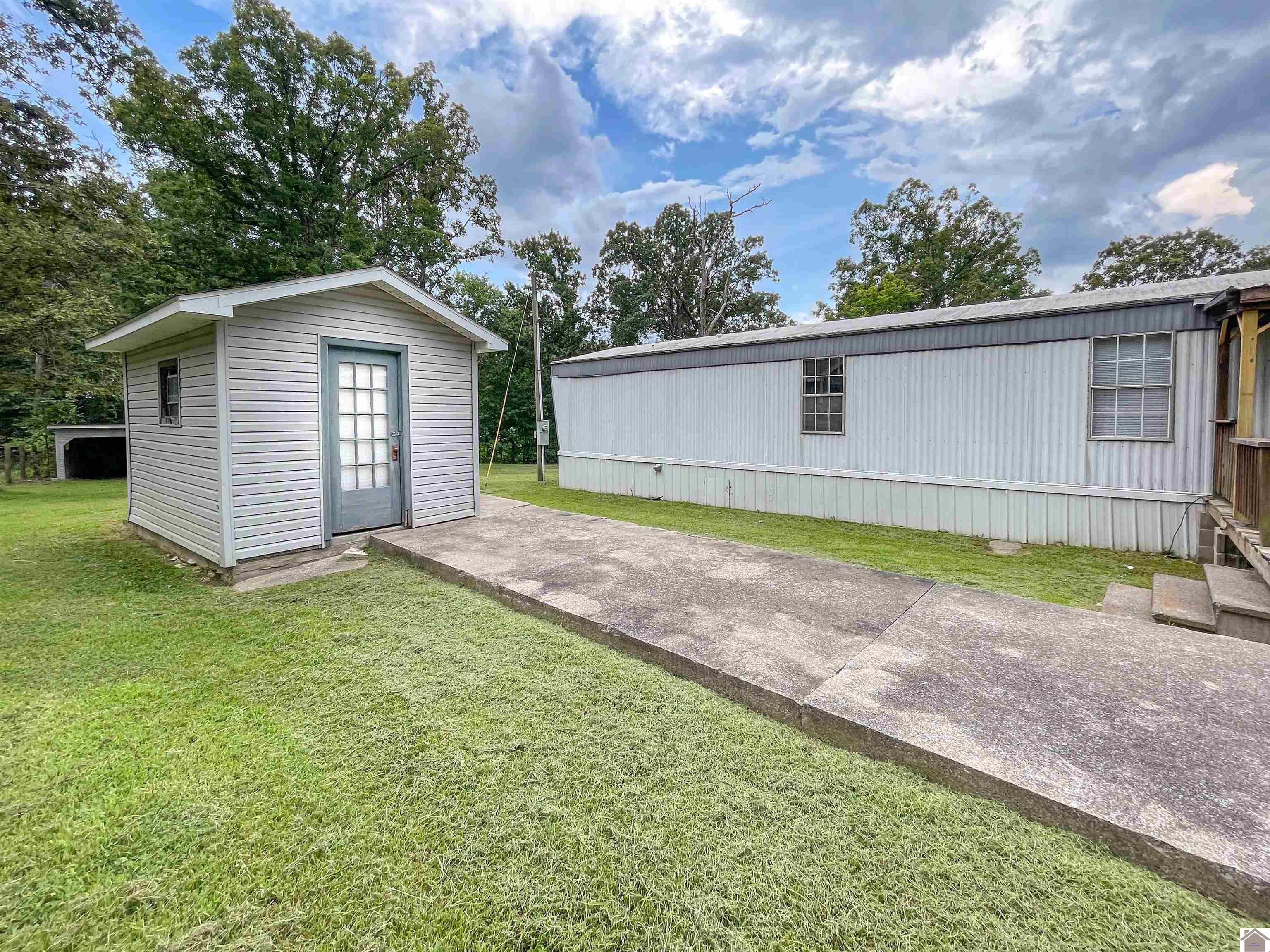 651 Ky 810 S Property Photo 28