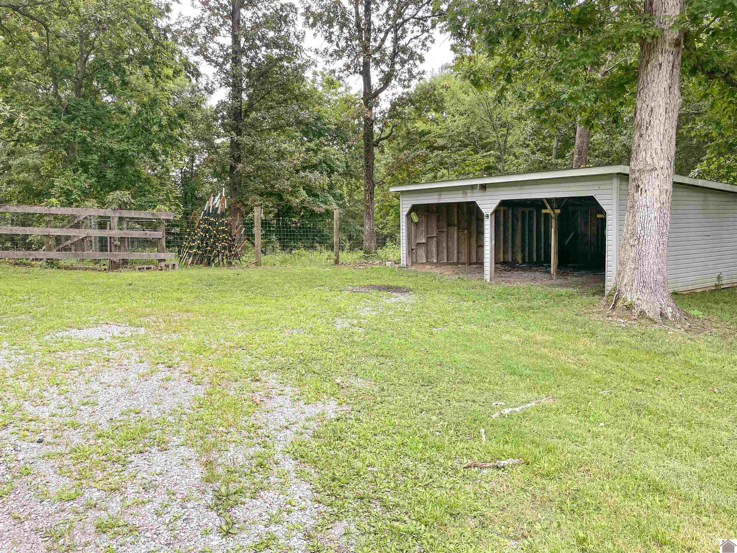 651 Ky 810 S Property Photo 32