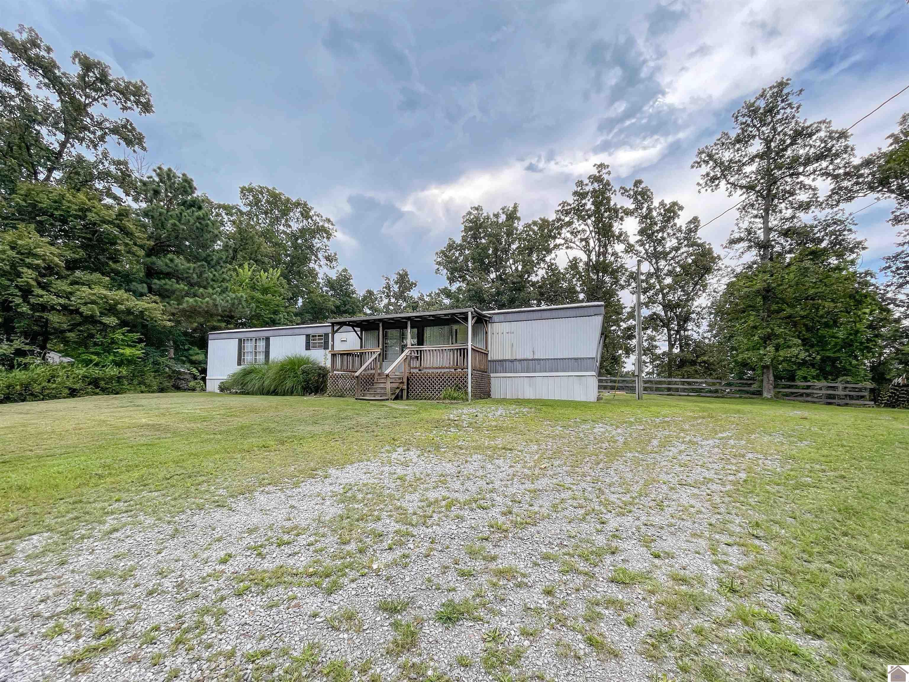 651 Ky 810 S Property Photo 35