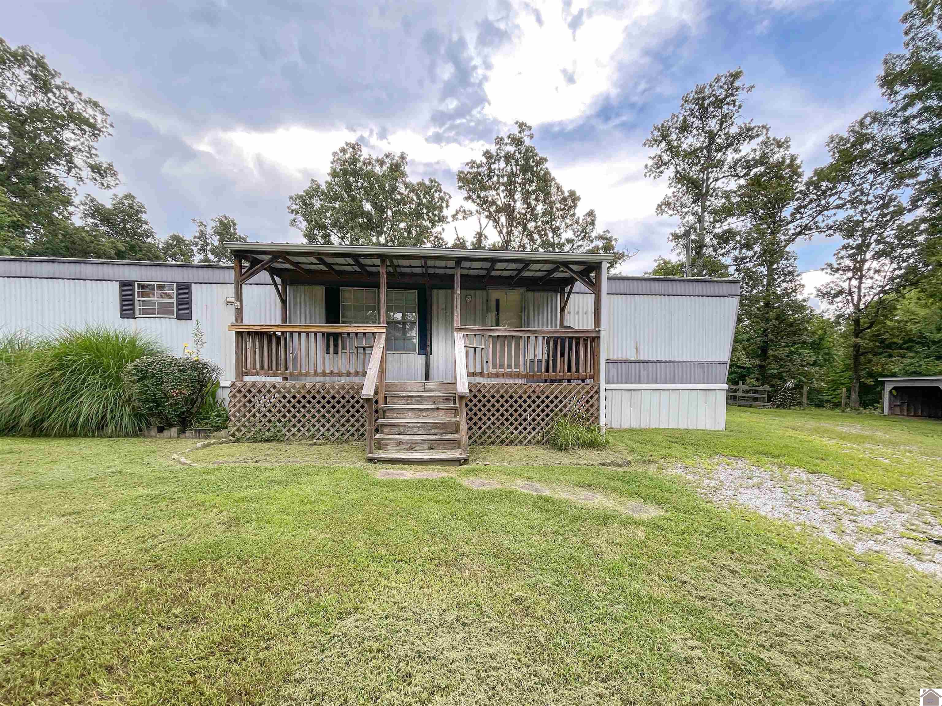 651 Ky 810 S Property Photo 36