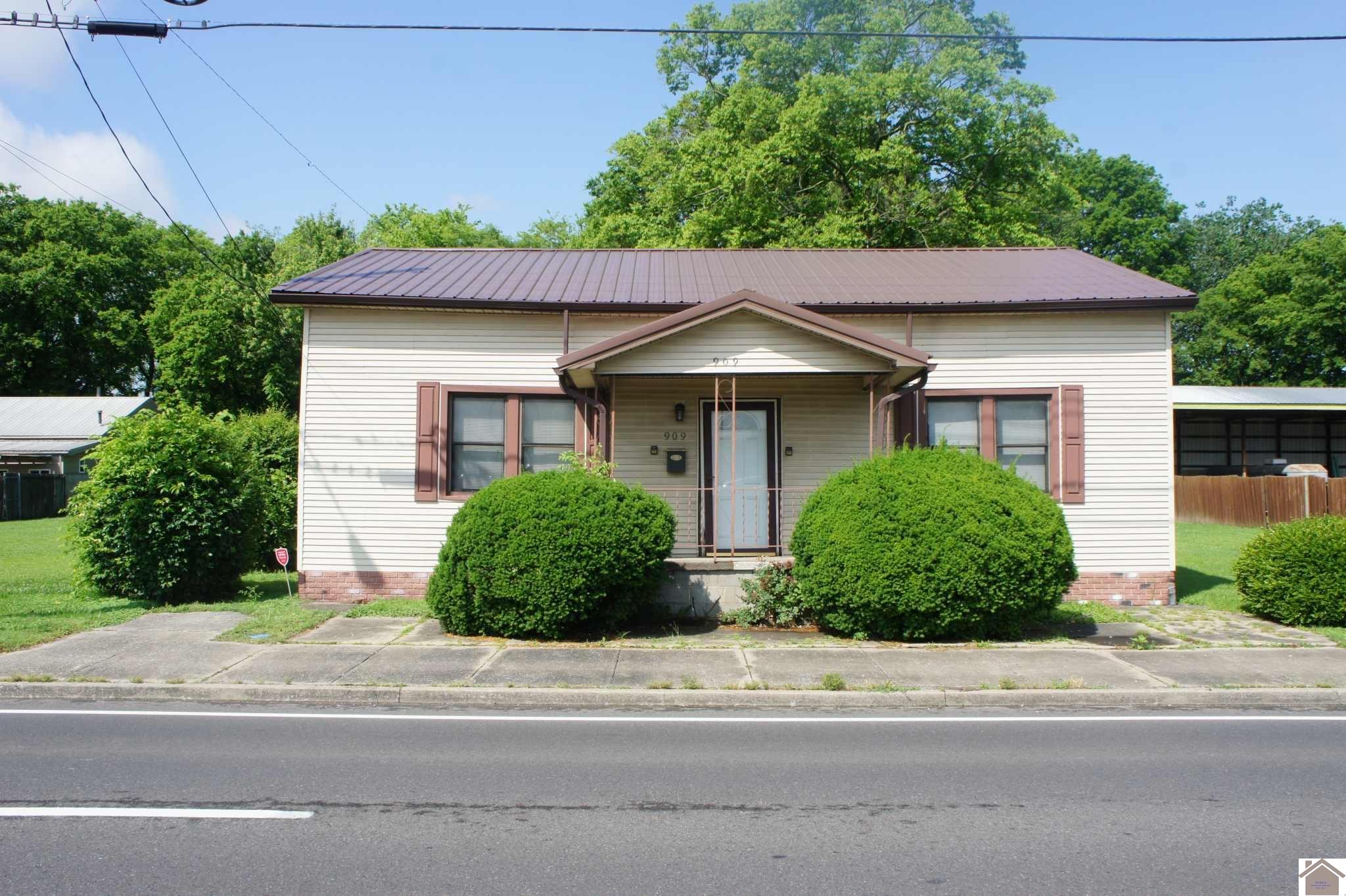 909 S 3rd Street Property Photo 1