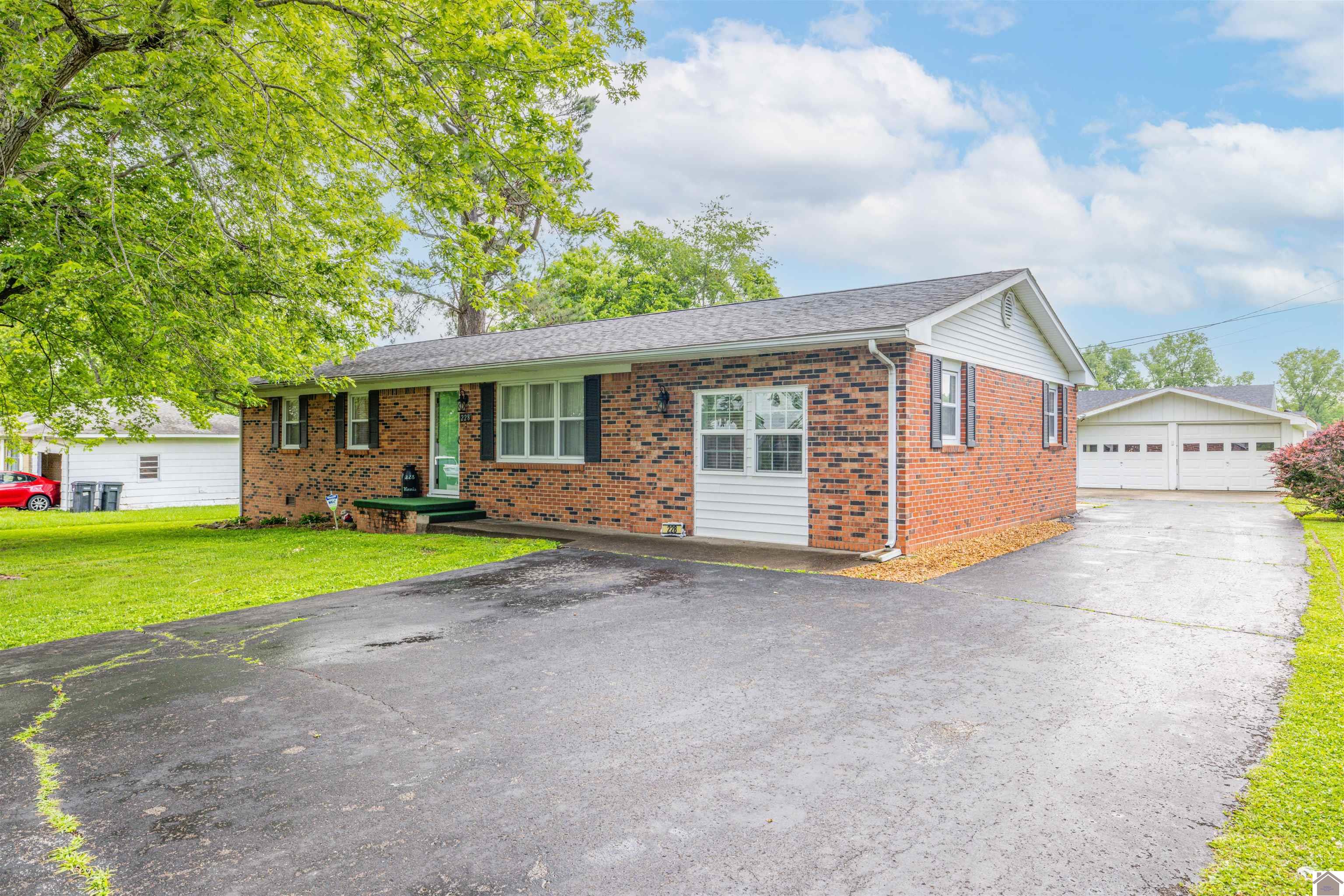 228 Country Dr. Property Photo 1