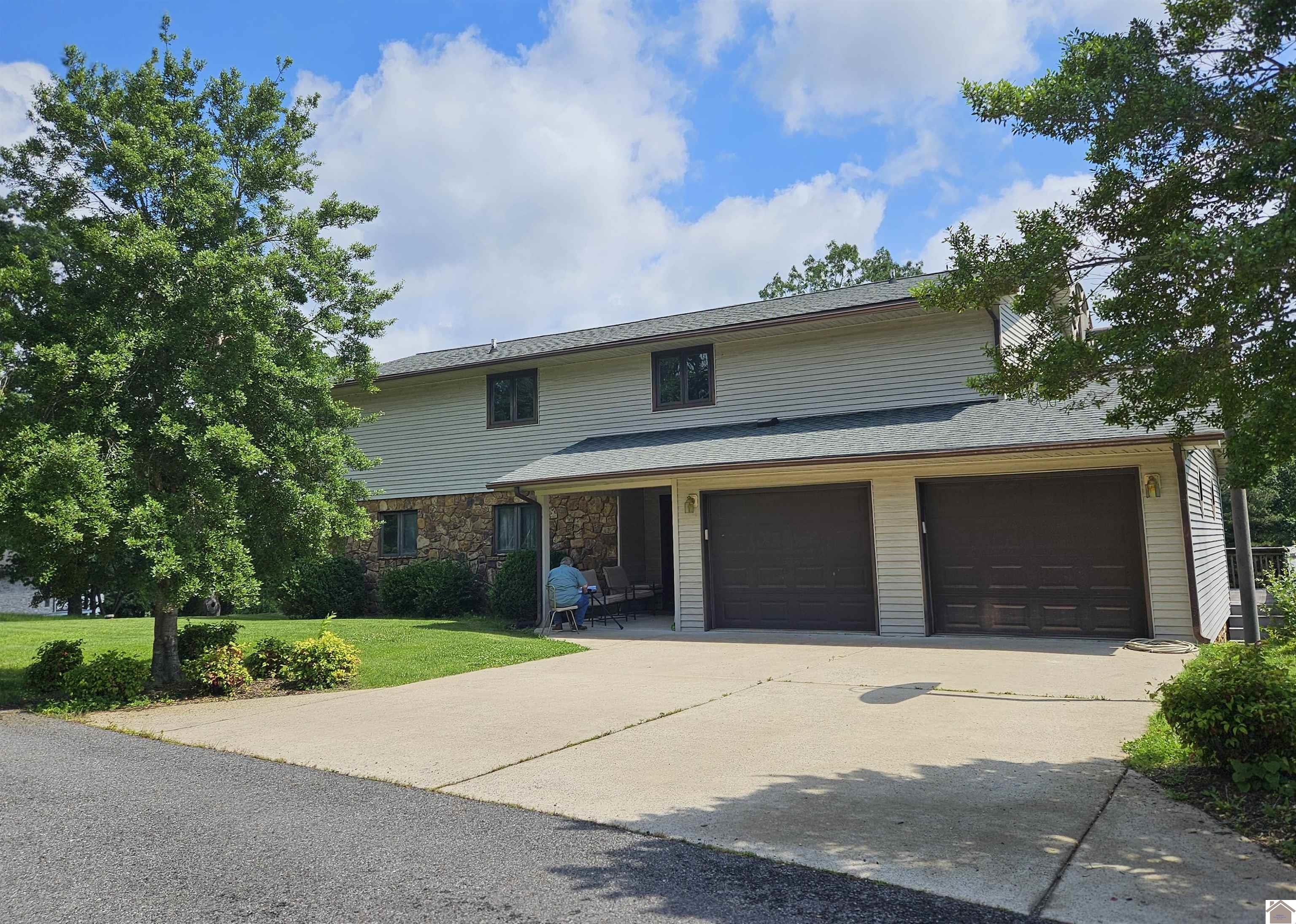302 Williams Lane Property Photo 1