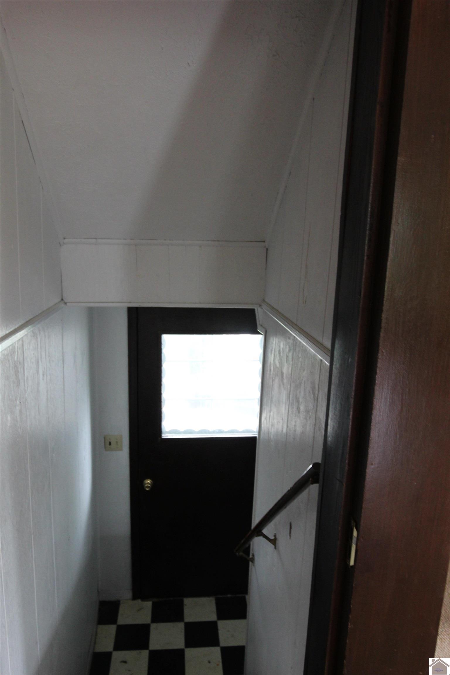 203 Court St. Property Photo 13