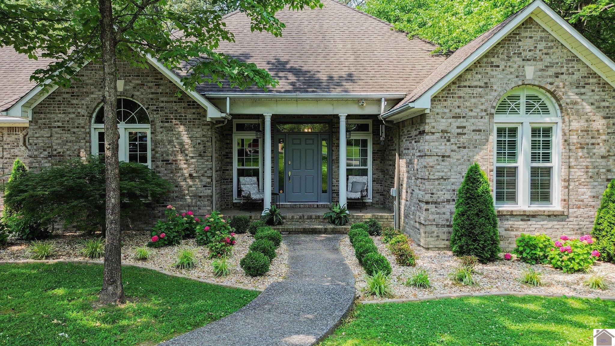 110 Downing Cove Property Photo 2