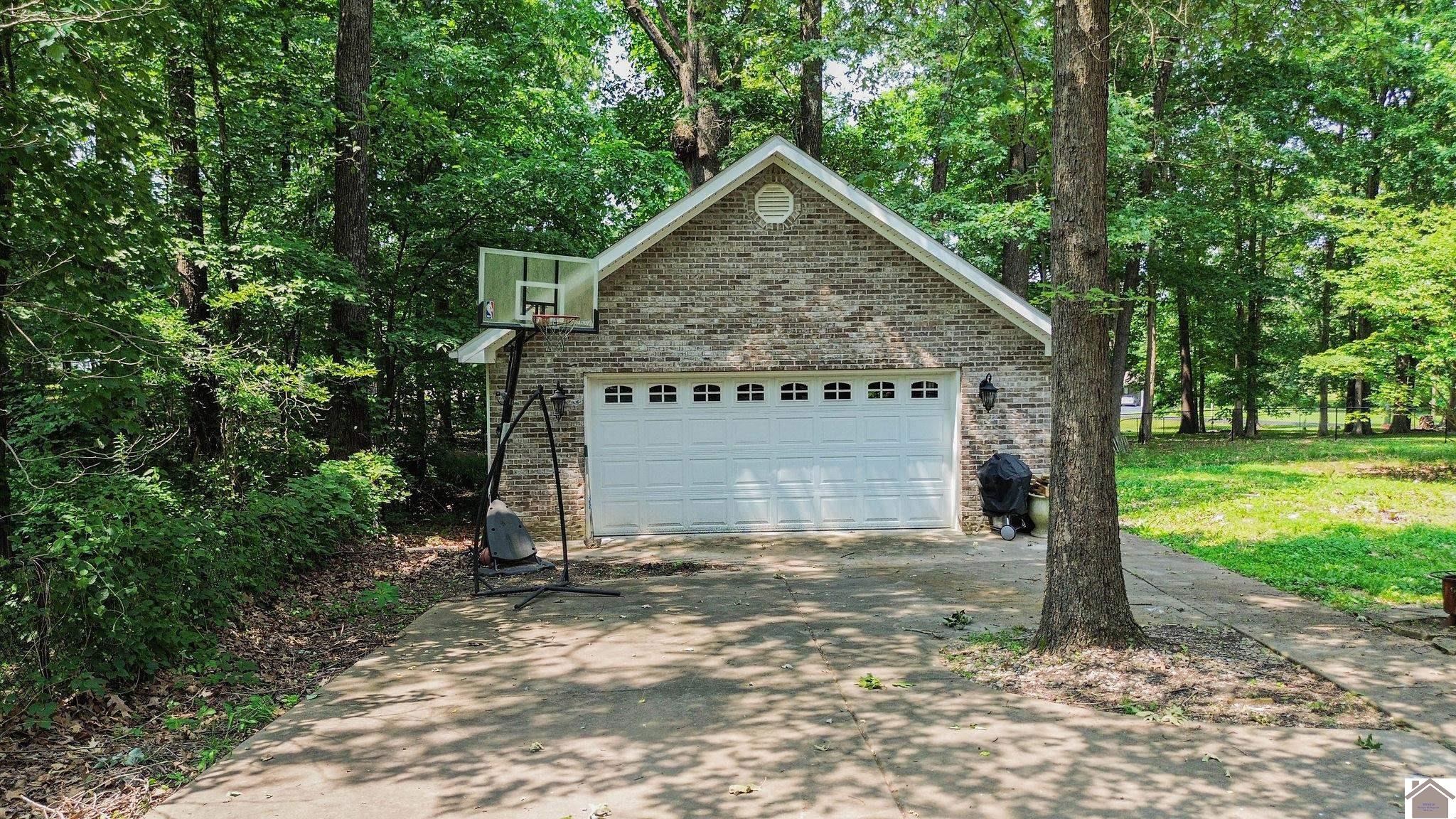 110 Downing Cove Property Photo 4