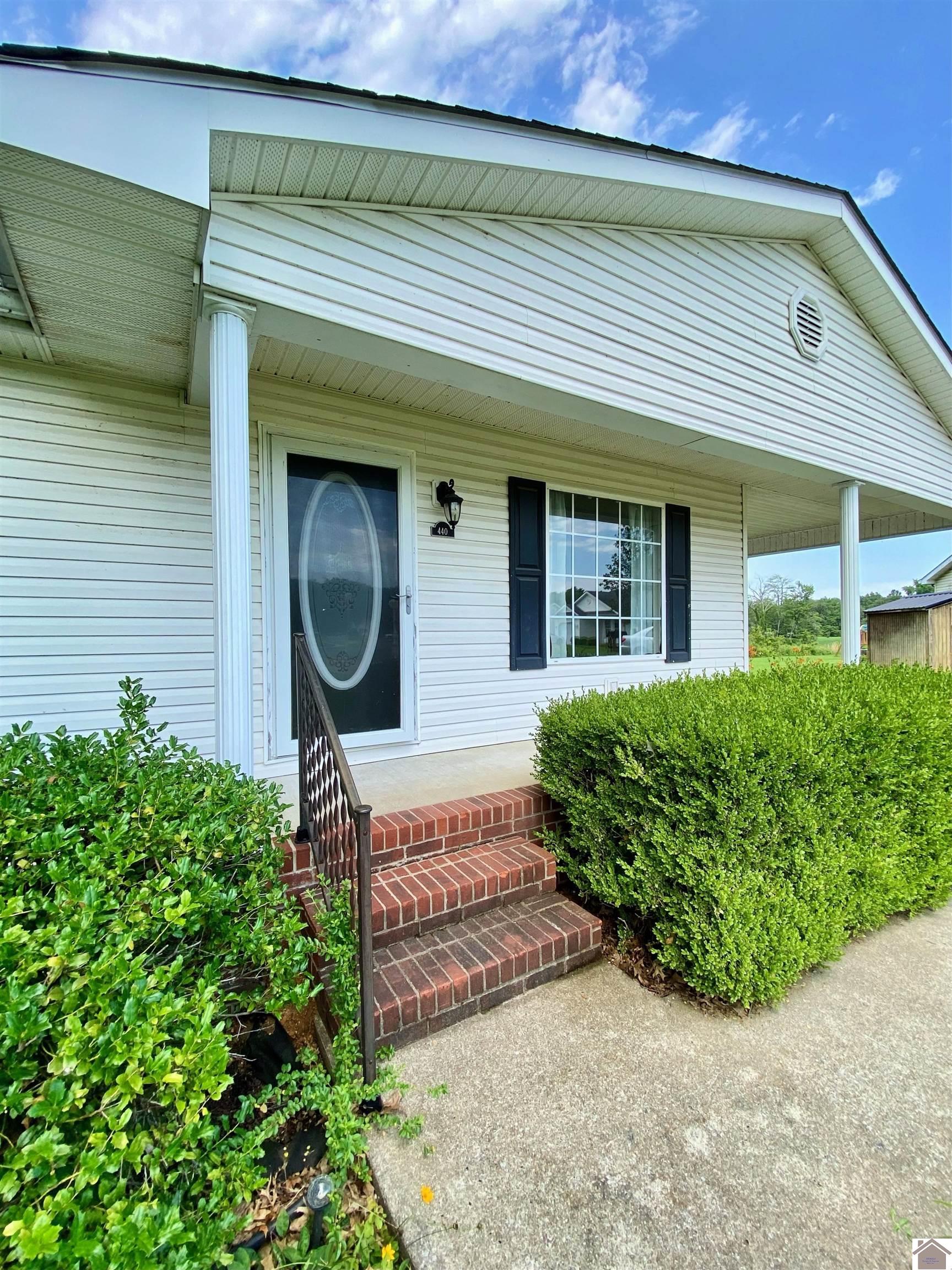 440 Sunrise Dr Property Photo 3