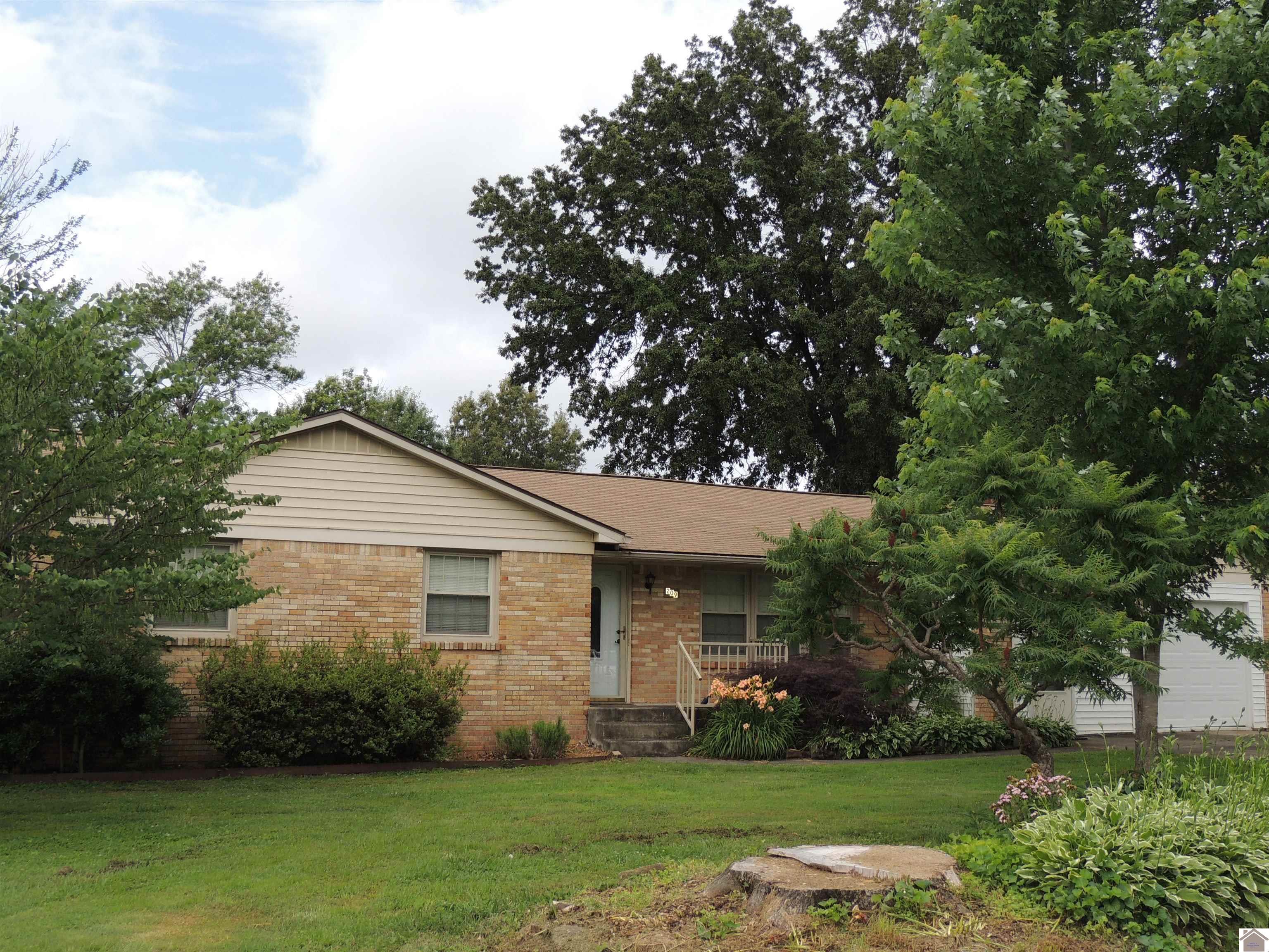 209 Fairlane Property Photo 1