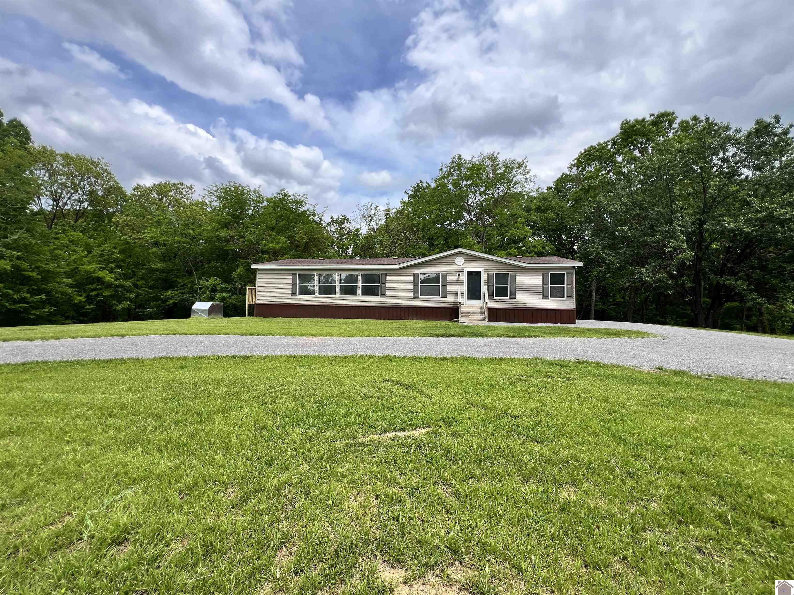 5392 New Providence Road Property Photo 2