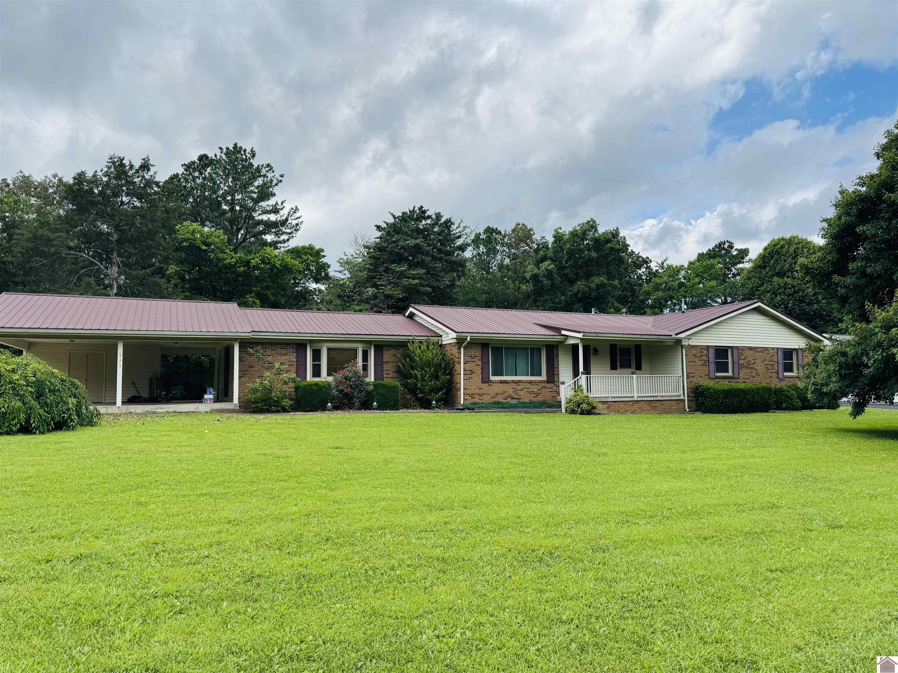 111 Cherry Grove Dr. Property Photo 1