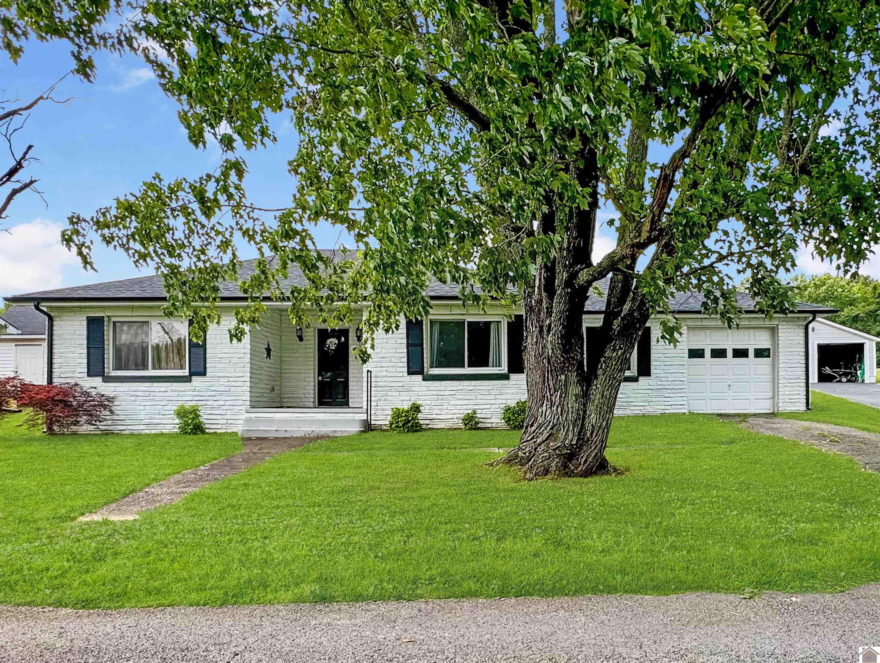 35 Allen Lane Property Photo 1