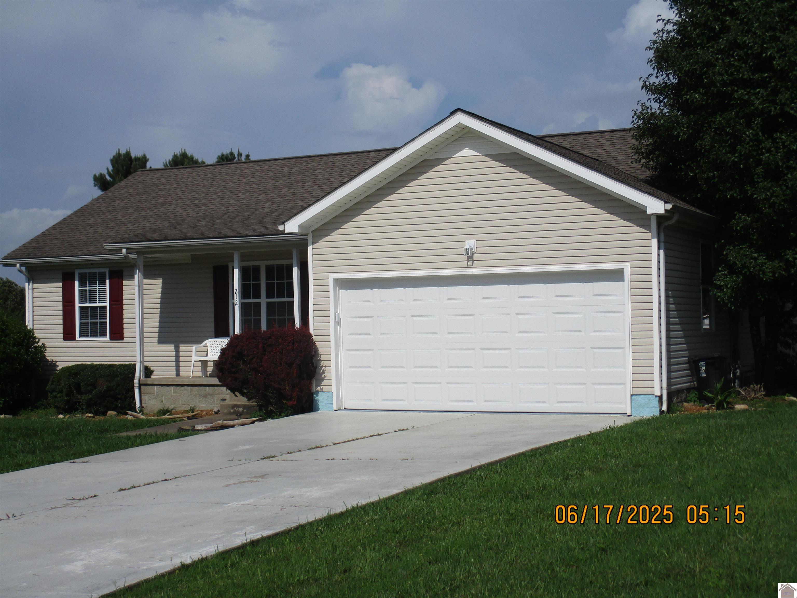 212 Bakersfield Dr