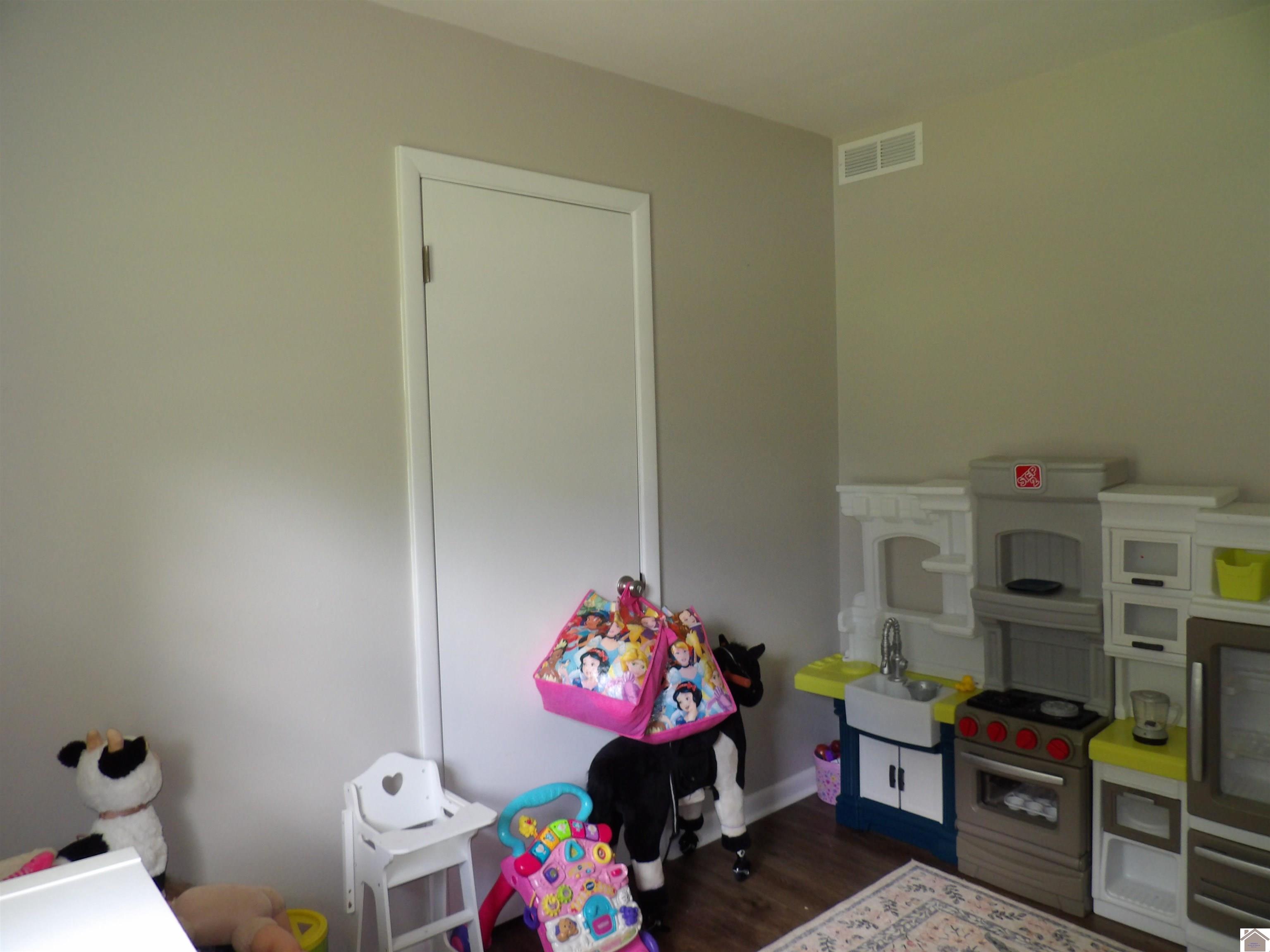 719 Elder Street Property Photo 24