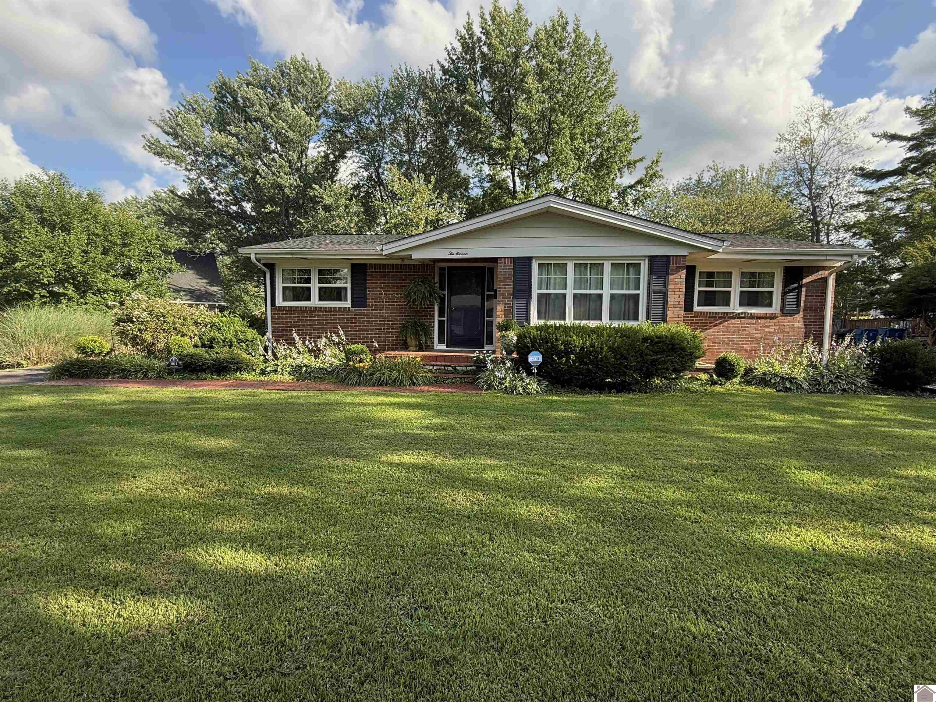 1011 Story Ave Property Photo 1