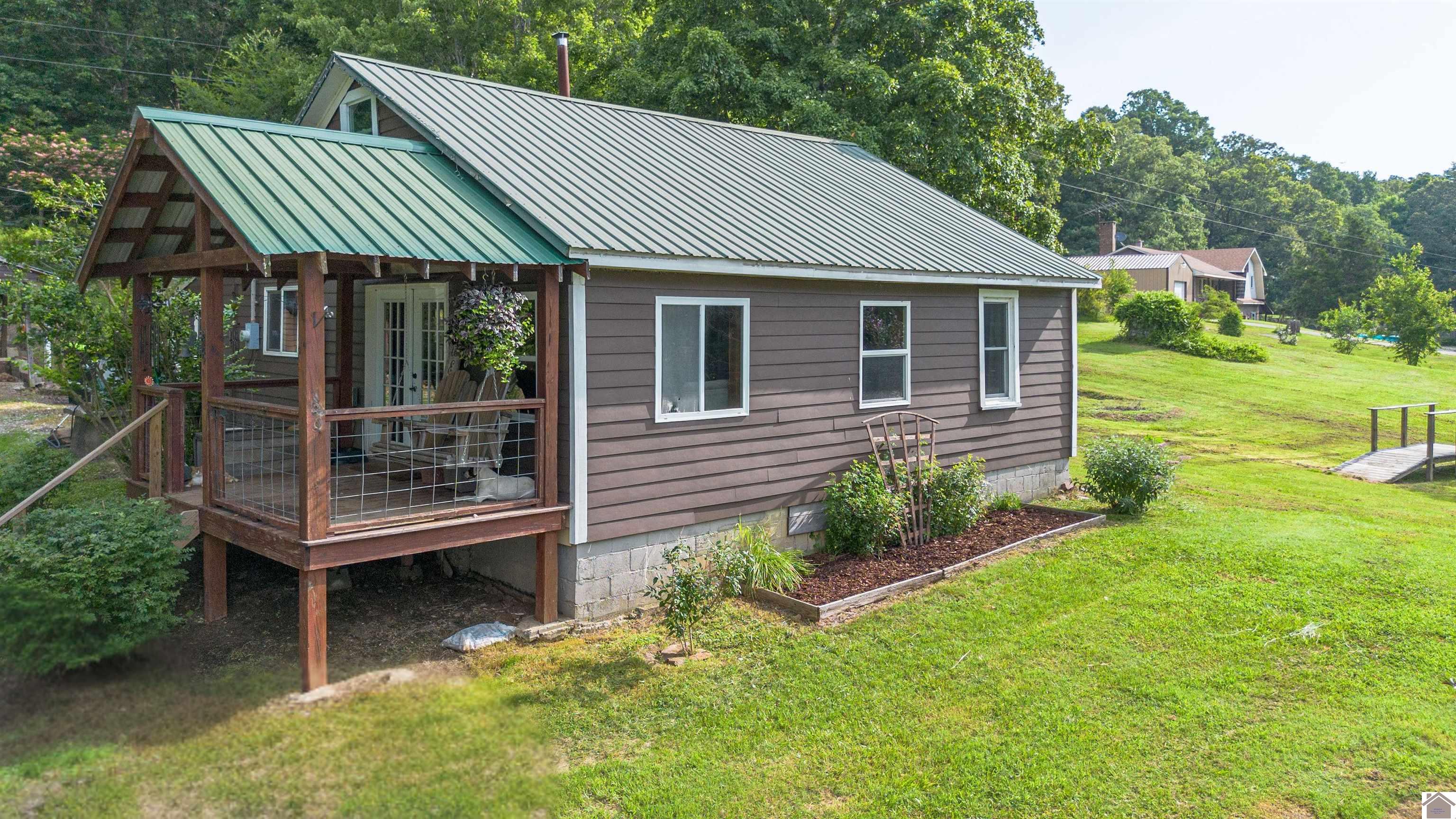 353 Creswell Rd. Property Photo 1