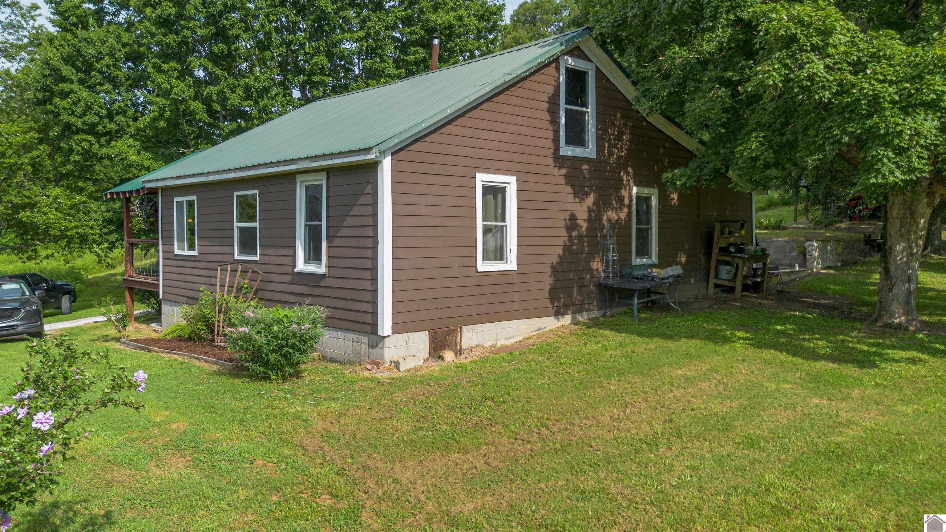 353 Creswell Rd. Property Photo 2