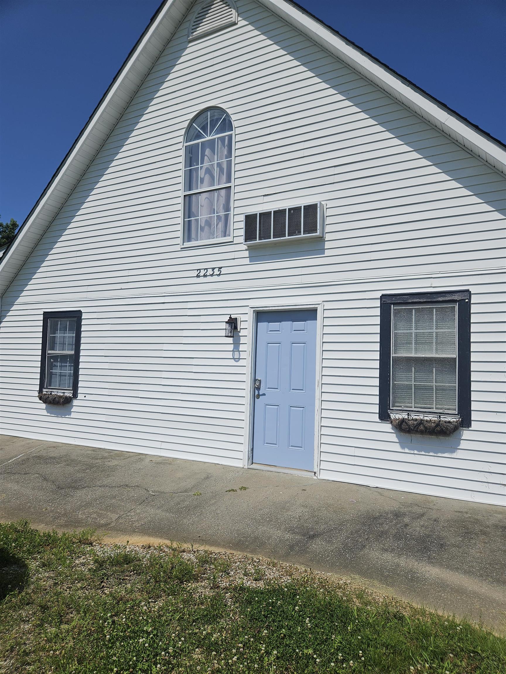 2235 Central Rd Property Photo 1