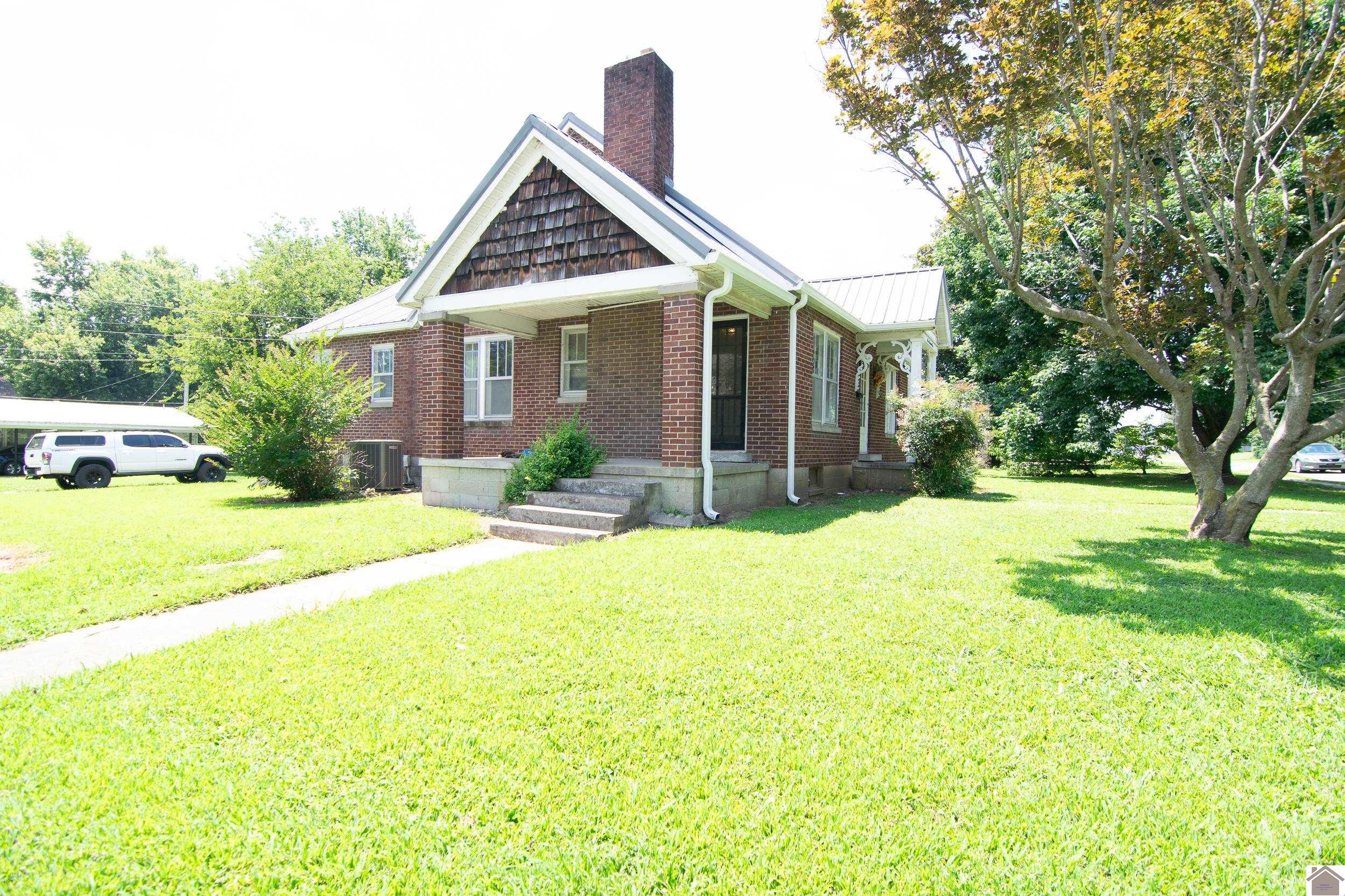 901 W Main St Property Photo 3
