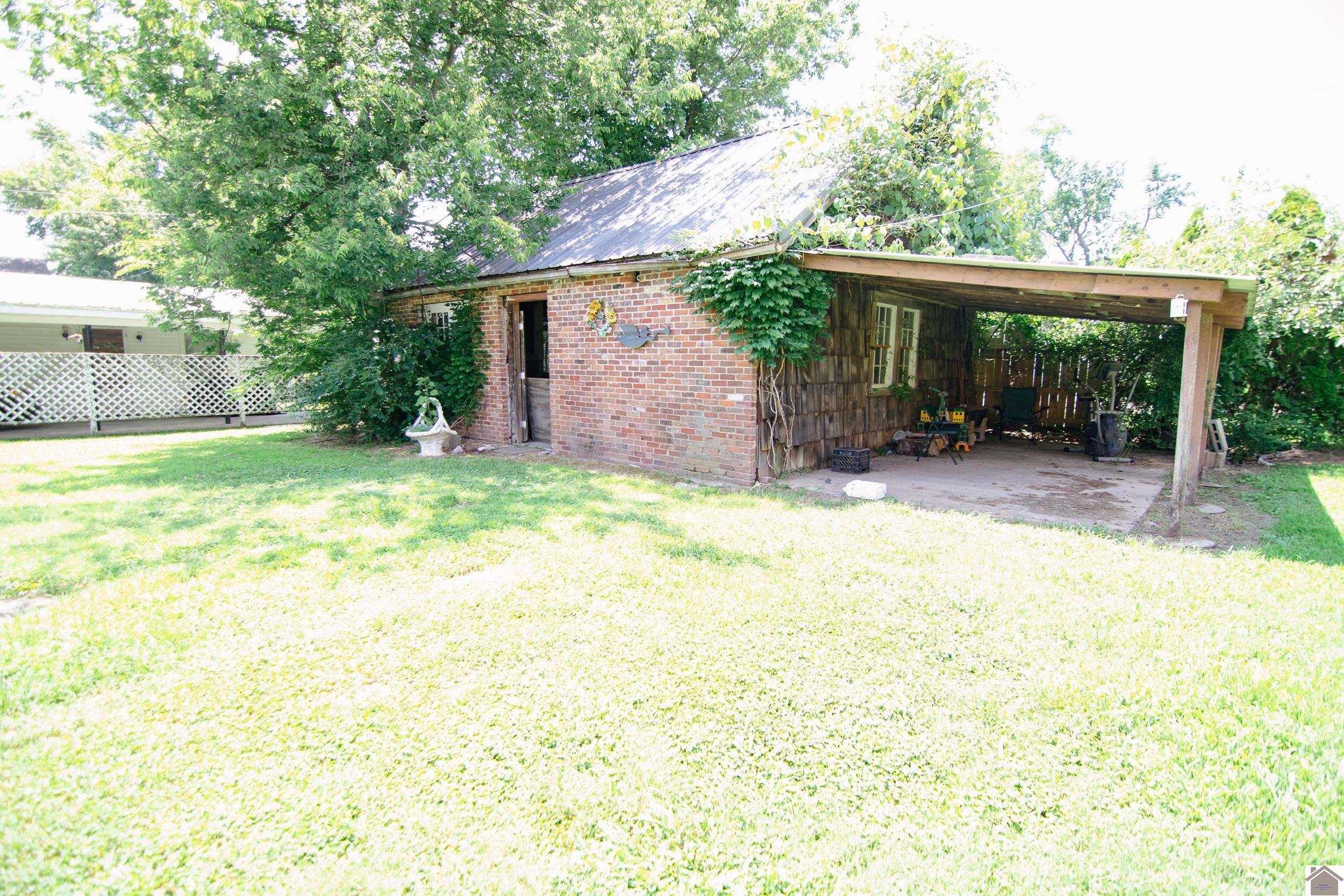 901 W Main St Property Photo 6