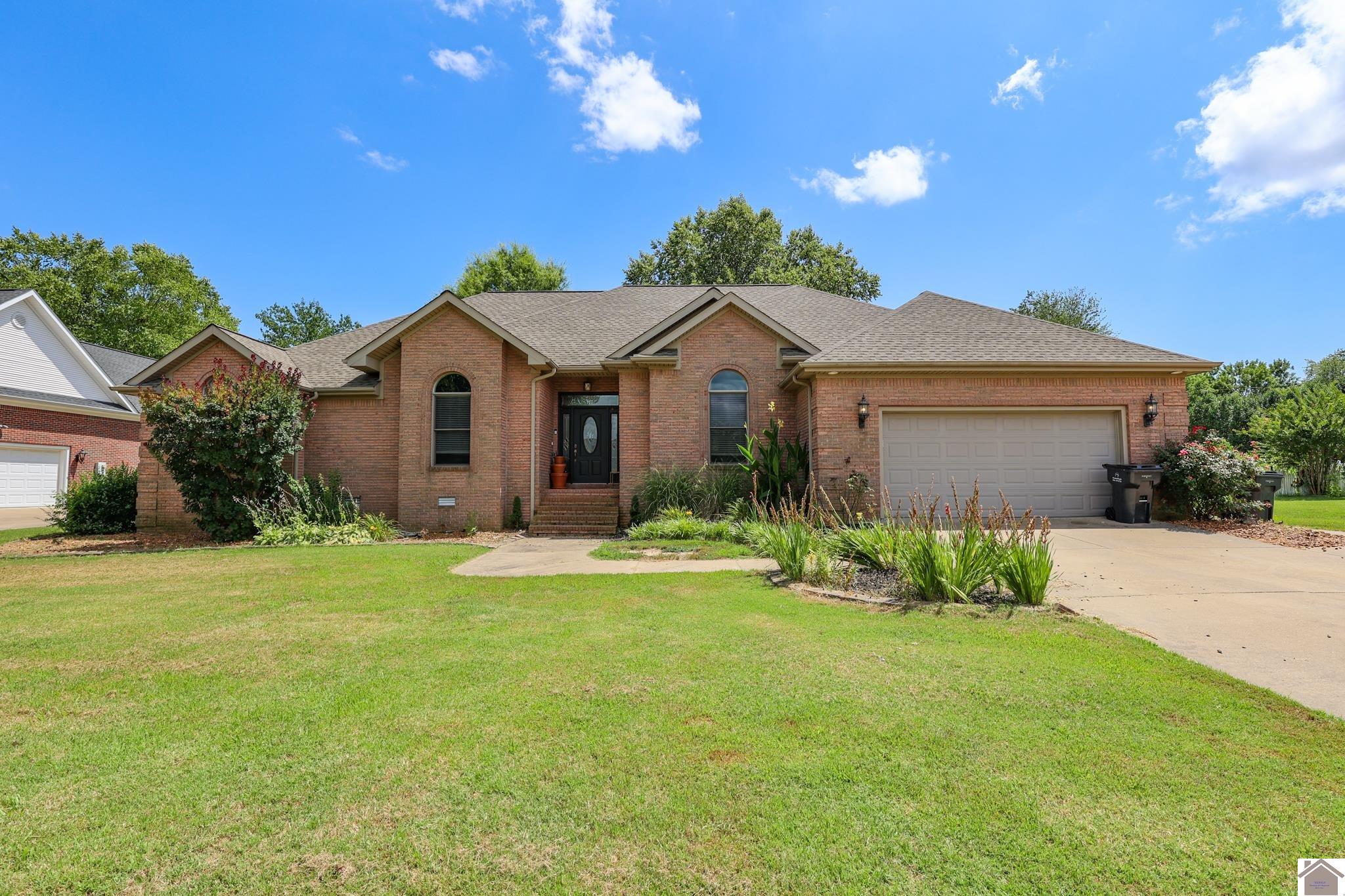 225 Willow Lake Property Photo 1