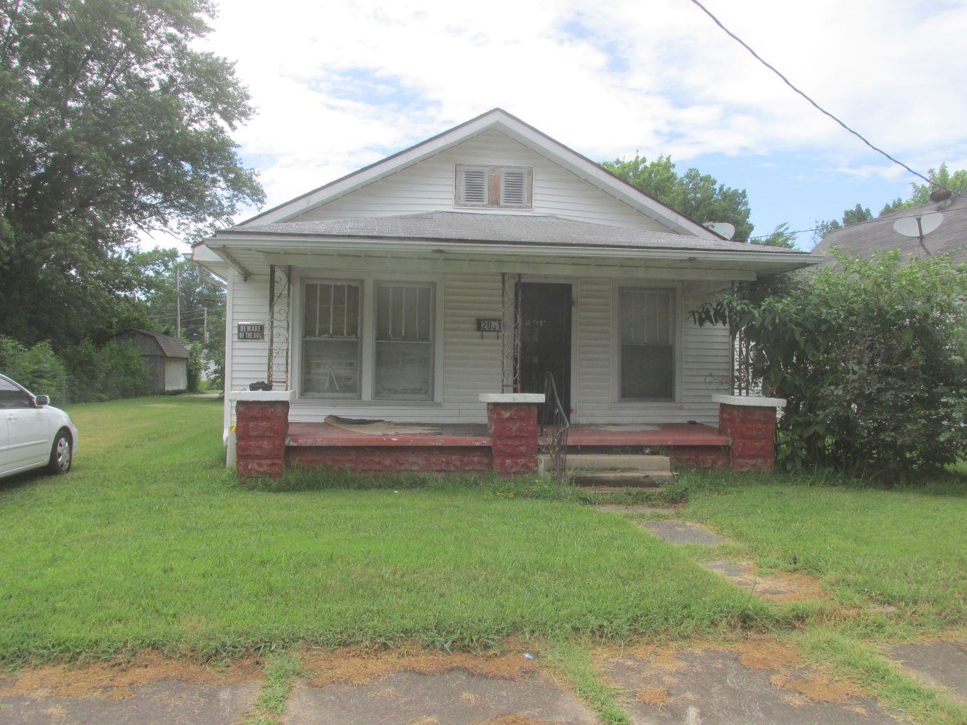 2031 Clay St Property Photo 1