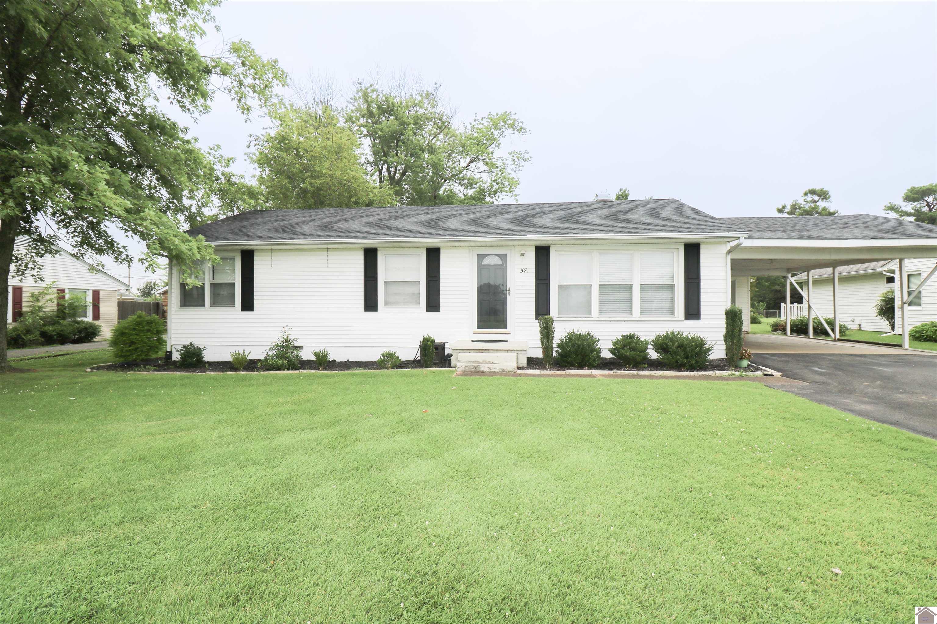 572 Lakeview Dr Property Photo 1