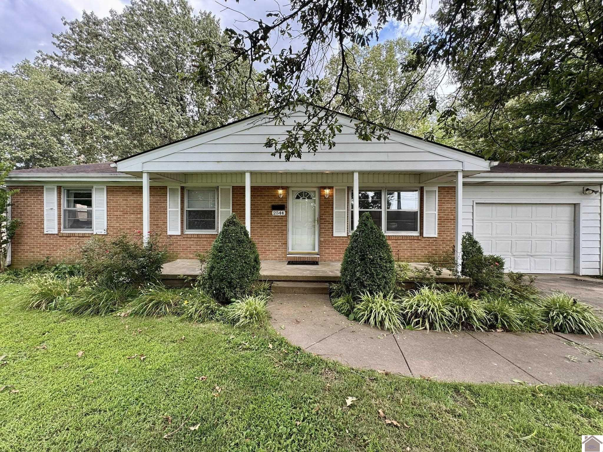 2544 Laclede Avenue Property Photo 1
