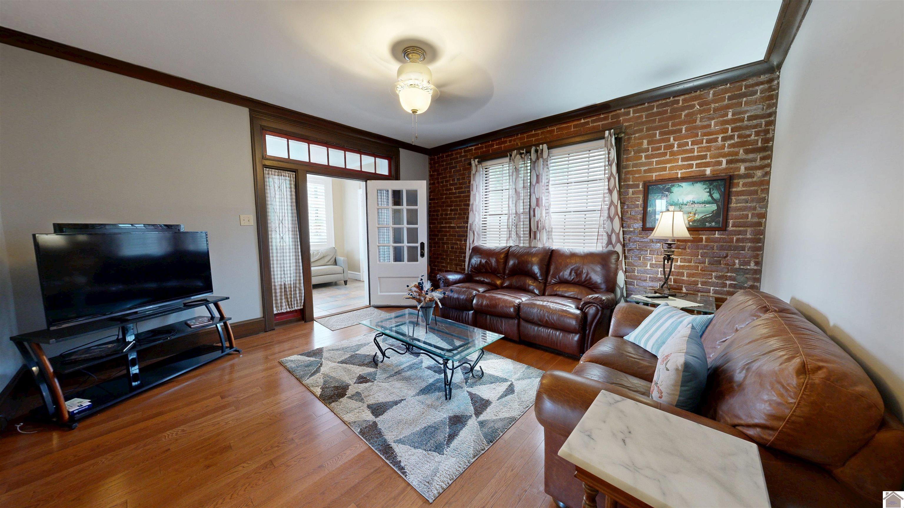 421 Monroe St Property Photo 2