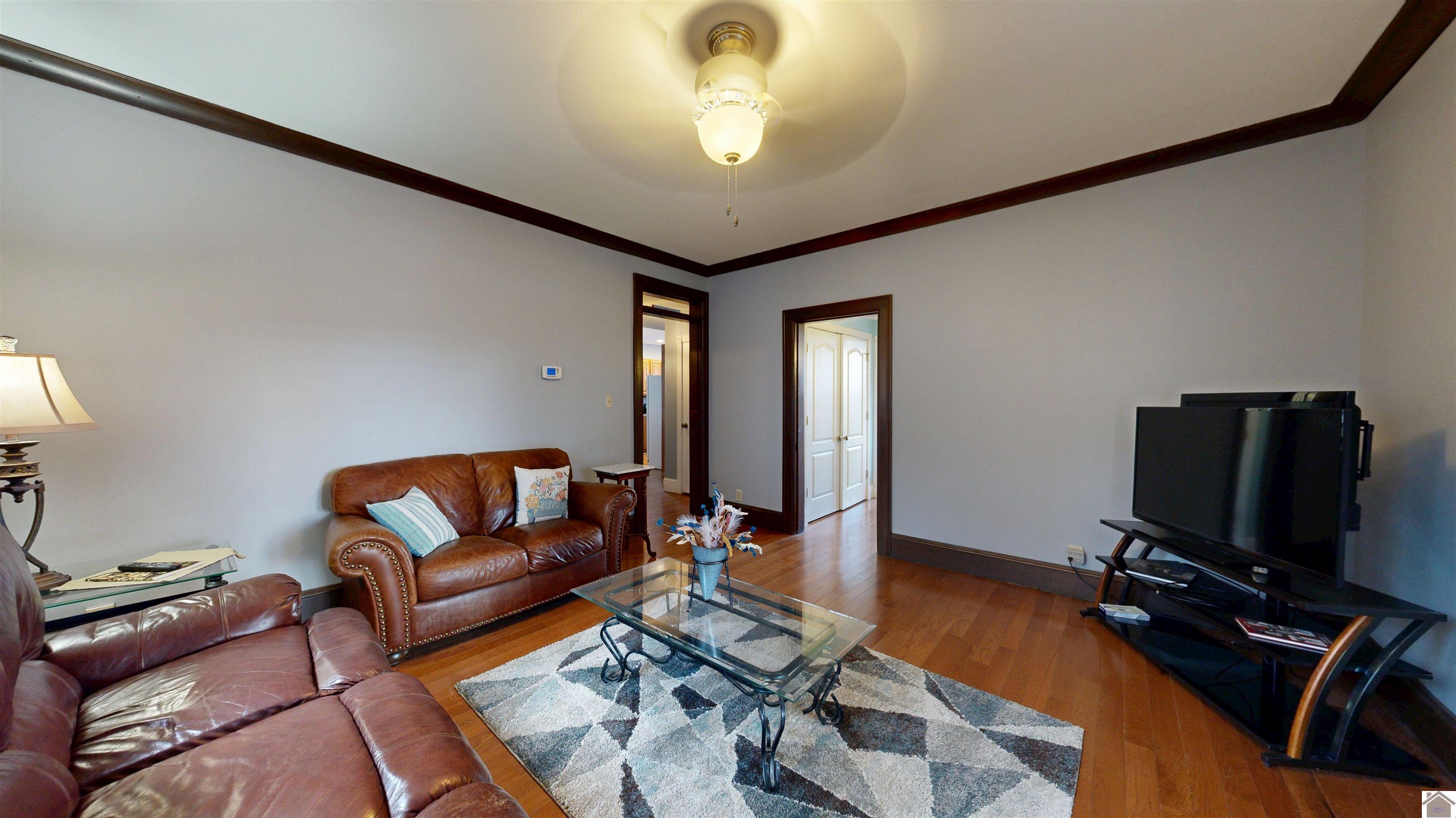 421 Monroe St Property Photo 3