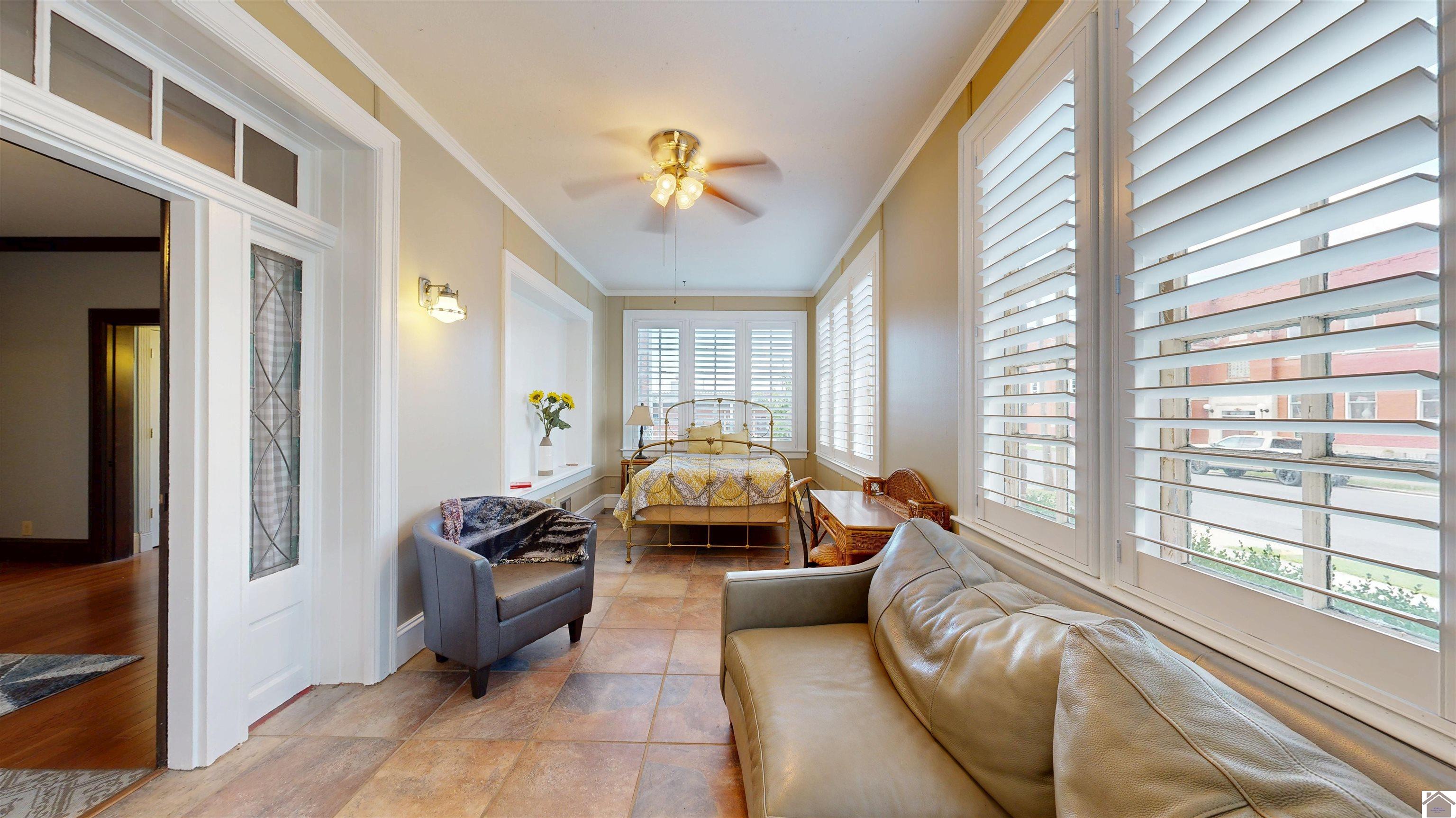 421 Monroe St Property Photo 4