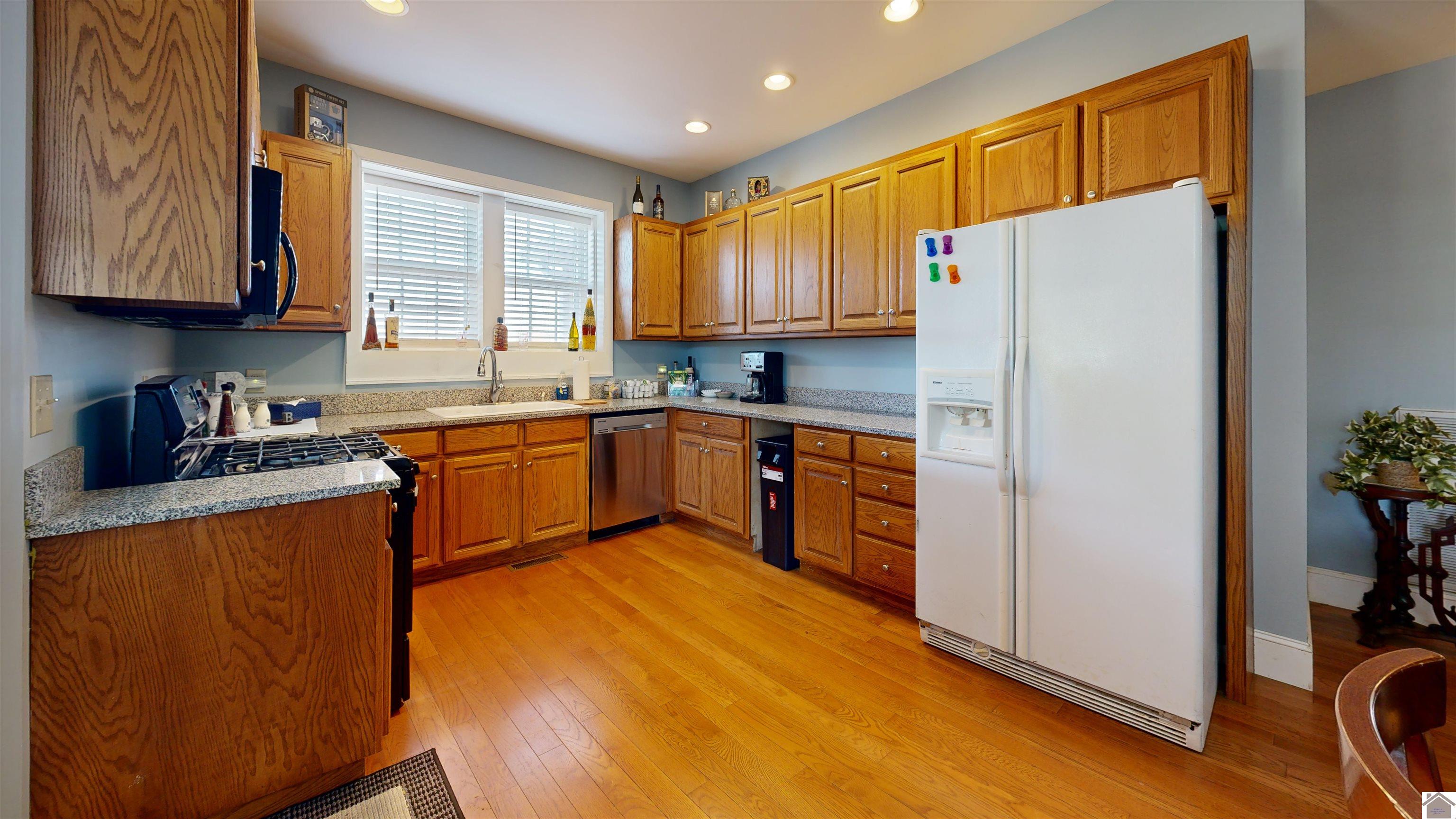 421 Monroe St Property Photo 5