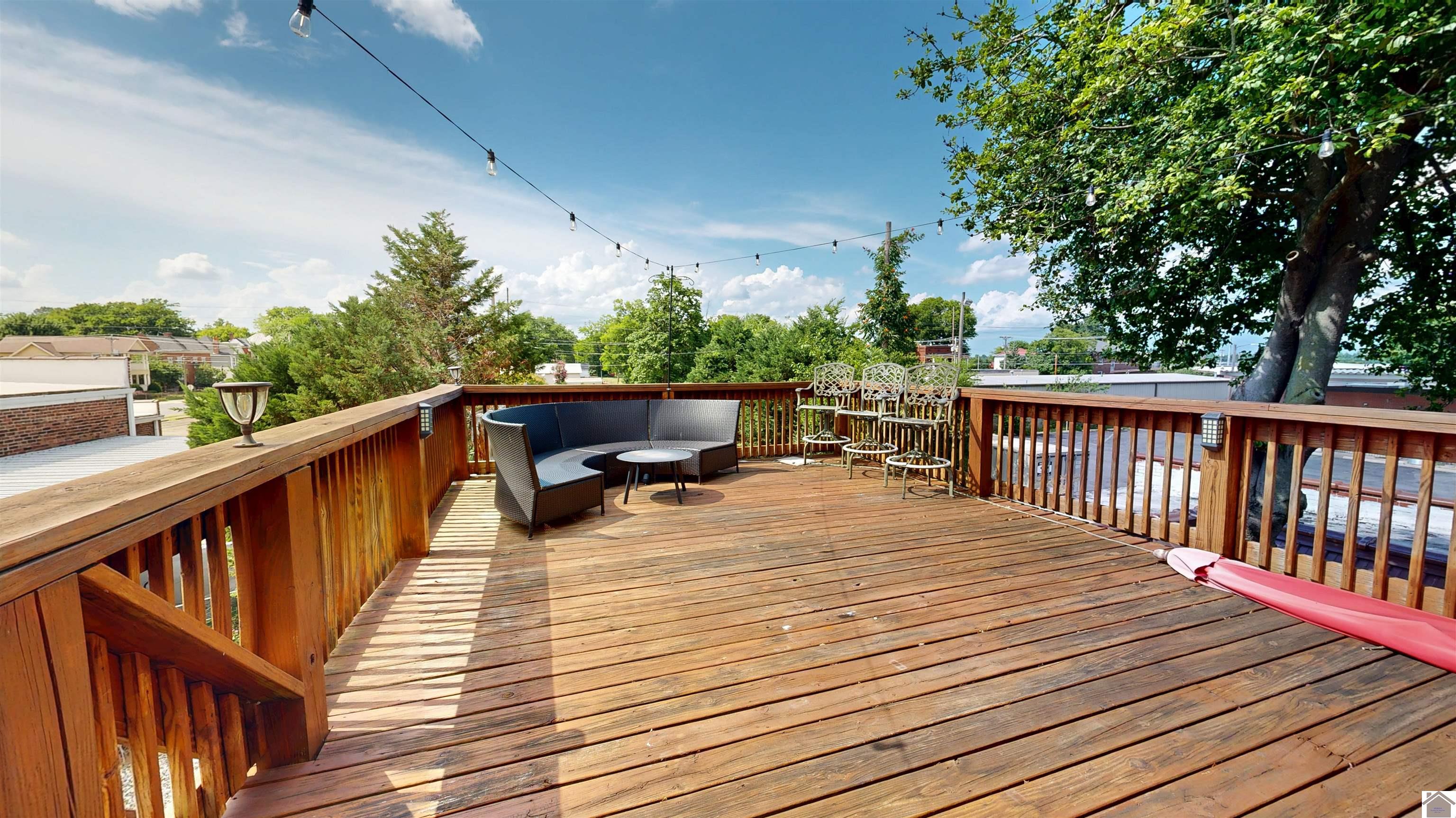 421 Monroe St Property Photo 17