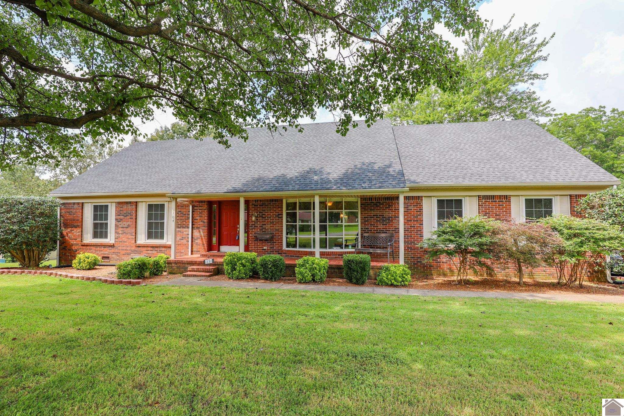 104 Hickory Hill Dr Property Photo 1