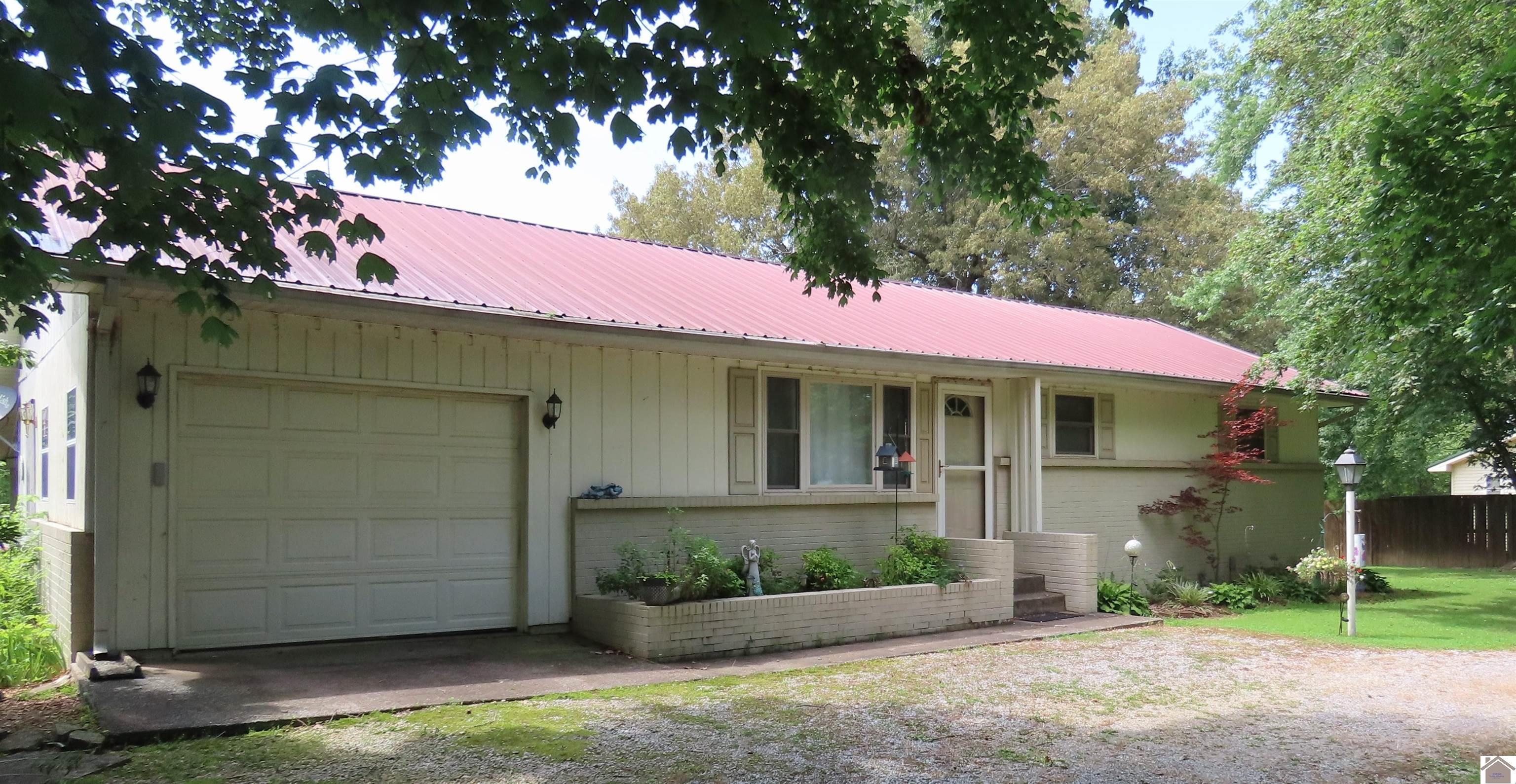 479 Summer Ave Property Photo 1