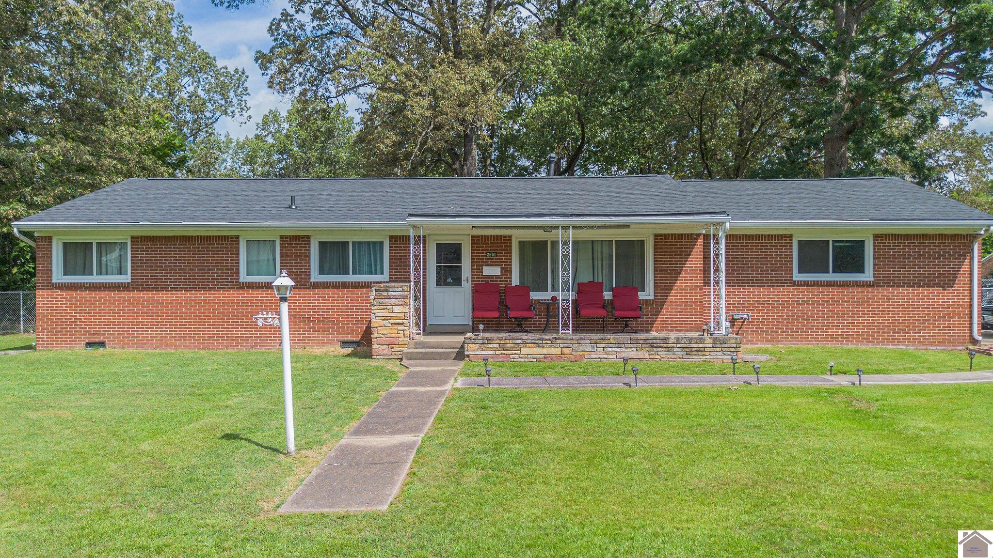 2501 Clay St Property Photo 1