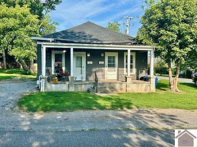 900 A & B Elm St Property Photo 1
