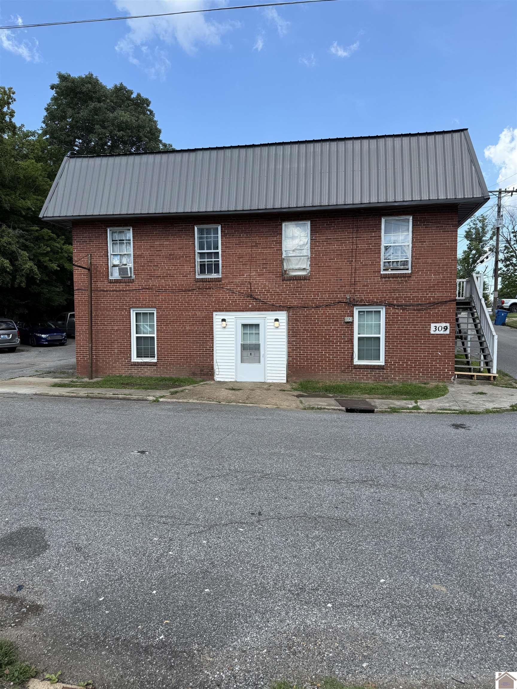 309 S 5th St Property Photo 1