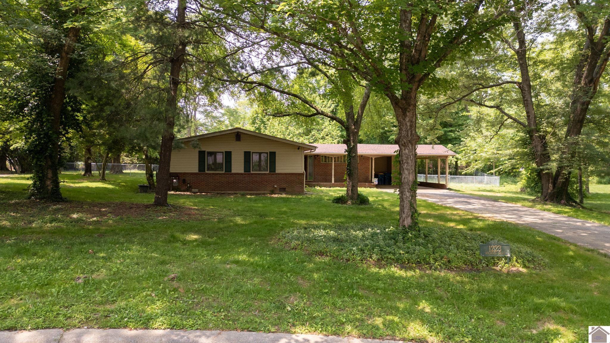 1223 W Dogwood Property Photo 1
