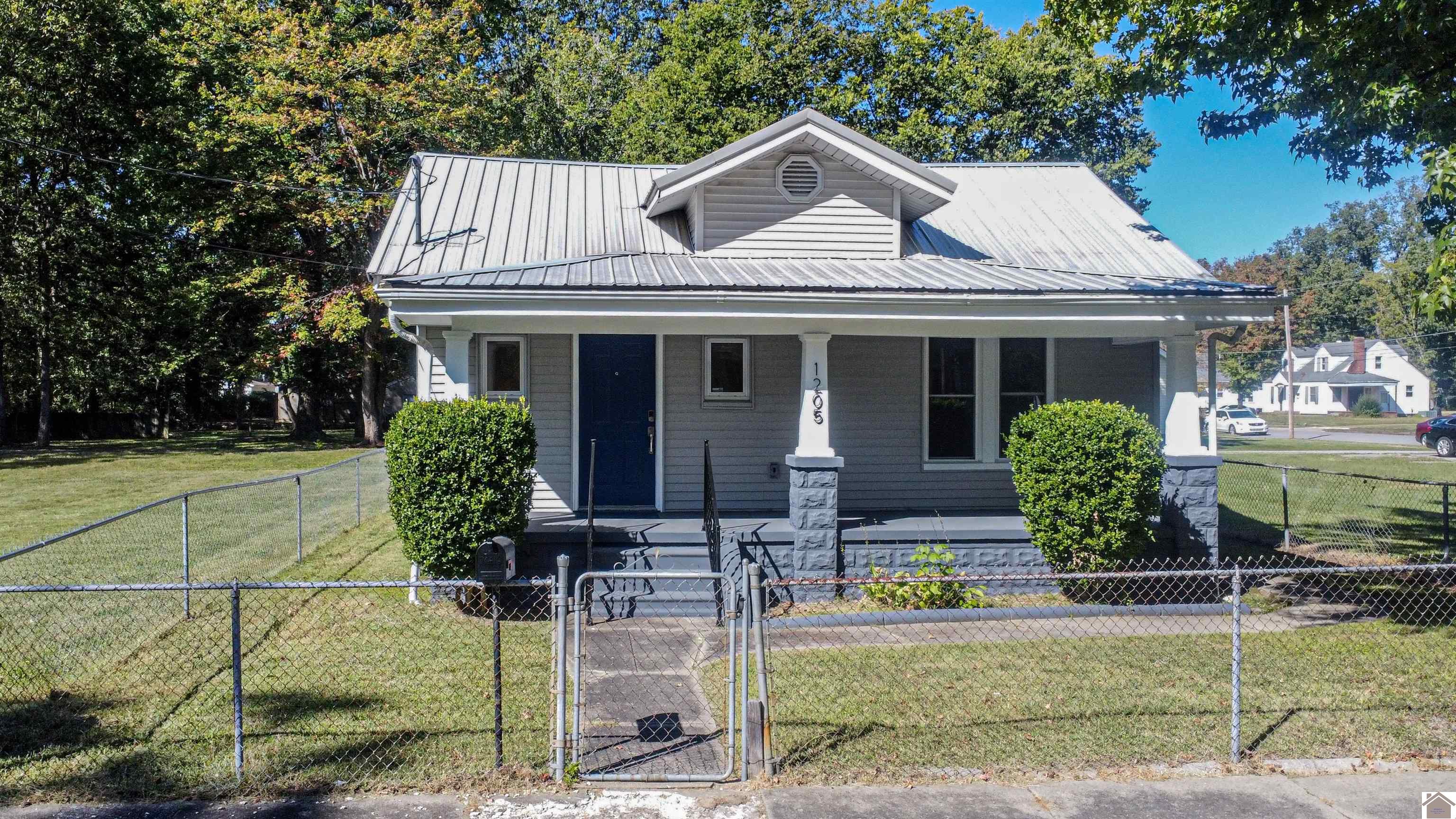 1205 Salem Avenue Property Photo 1