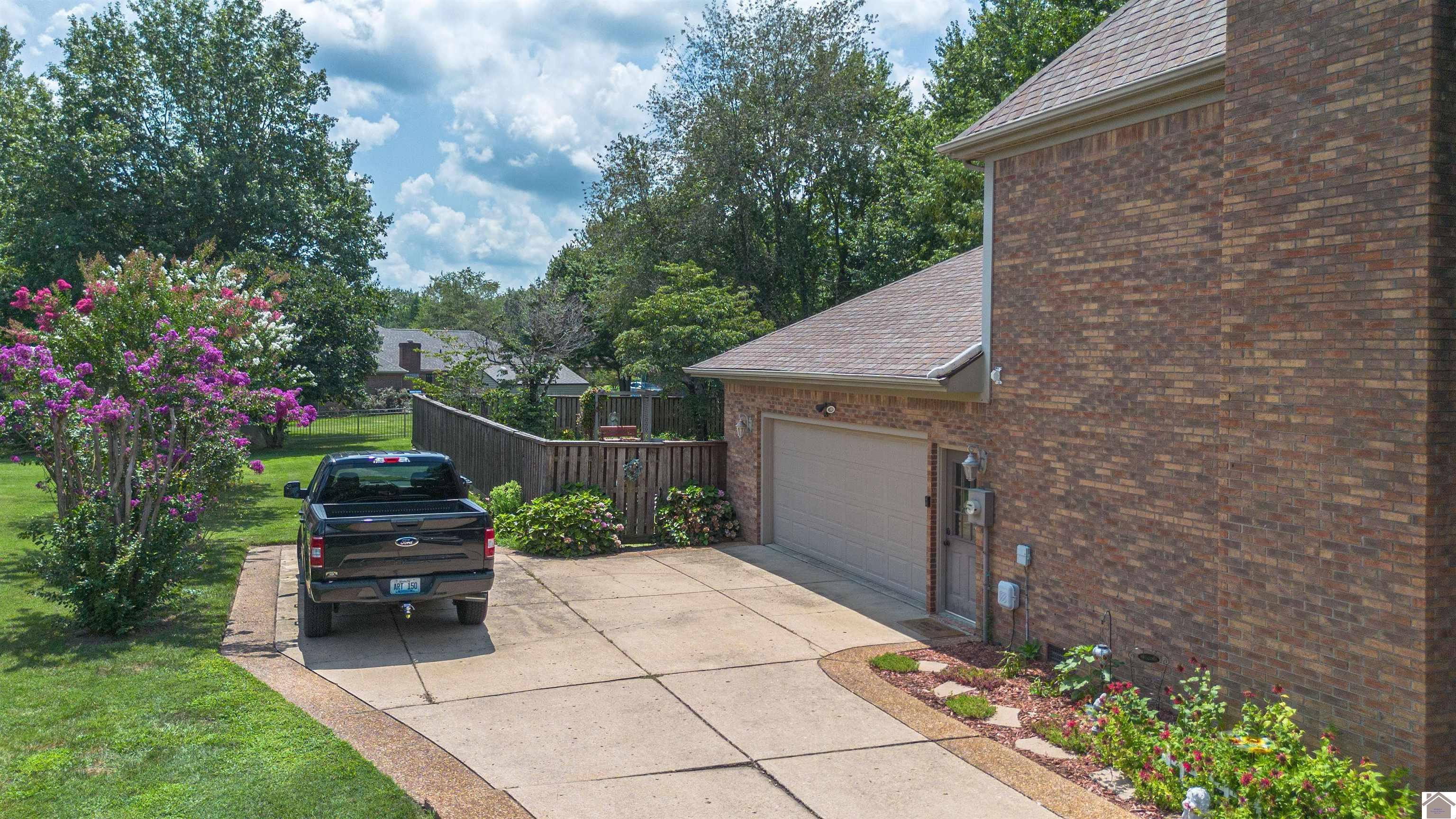 210 Pinebrook Property Photo 4