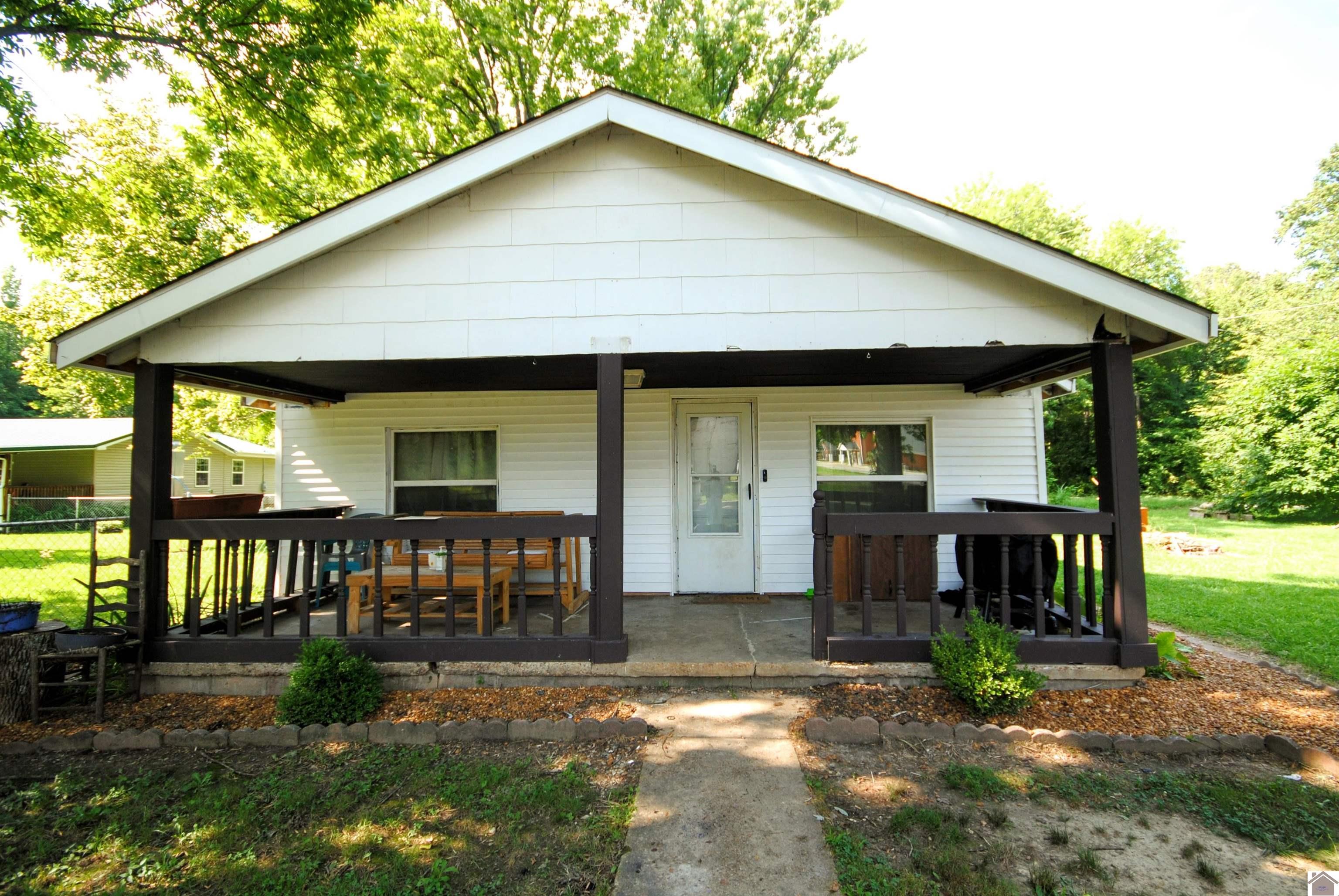 281 4th Street Property Photo 1
